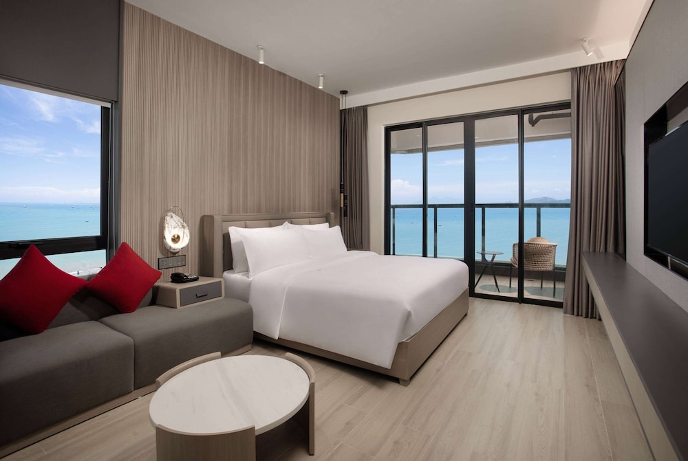 Deluxe Room, 1 King Bed, Non Smoking, Sea View photo 1