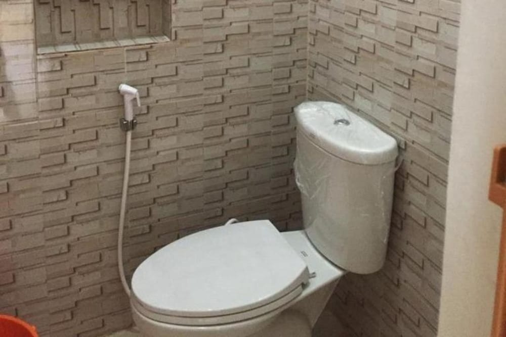 Room, Shared Bathroom photo 2