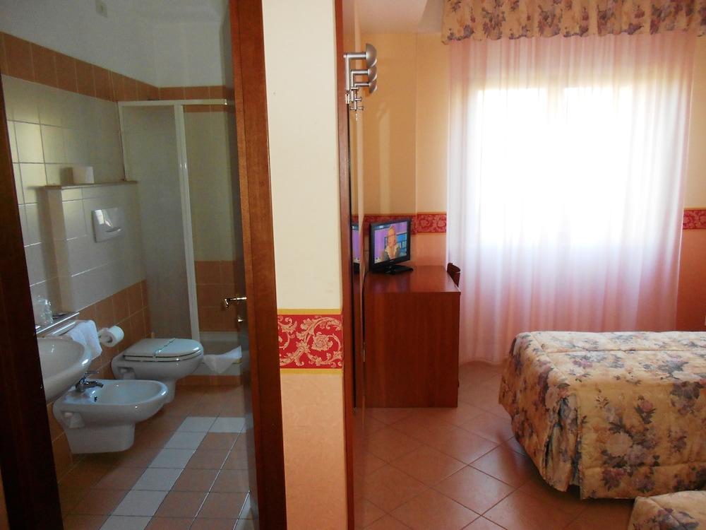 Double or Twin Room, Lake View photo 3