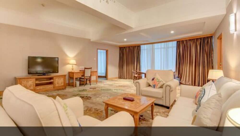 Deluxe Suite photo 3