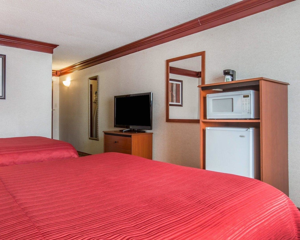 Standard Room, 2 Queen Beds, Non Smoking photo 2