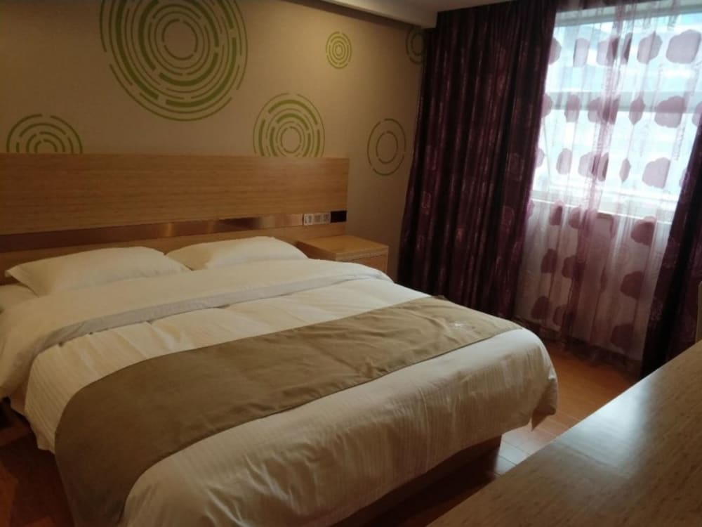 Classic Room, 1 King Bed photo 2