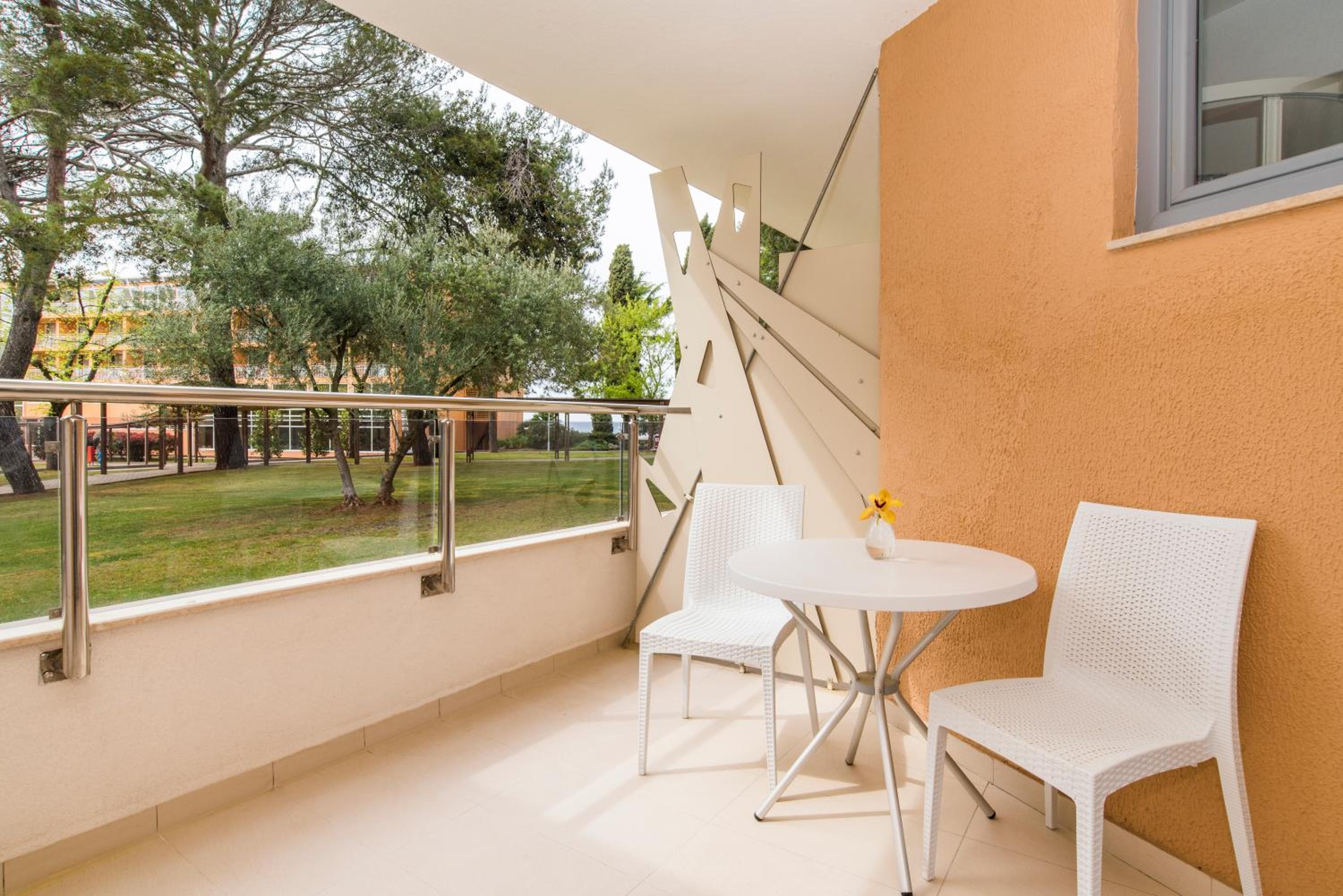 Classic Room with Balcony - Park Side photo 2