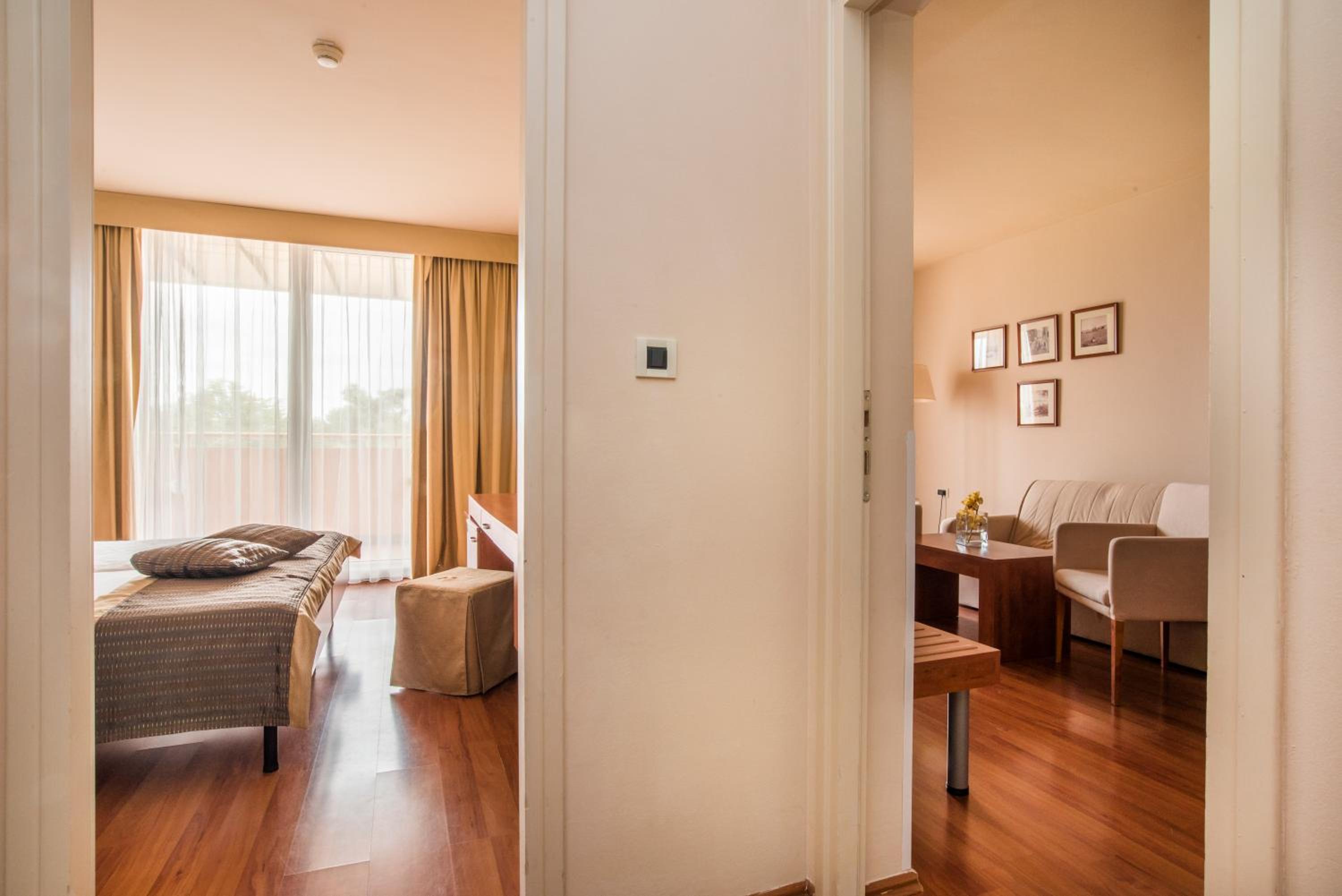 Suite with Balcony - Park Side photo 2