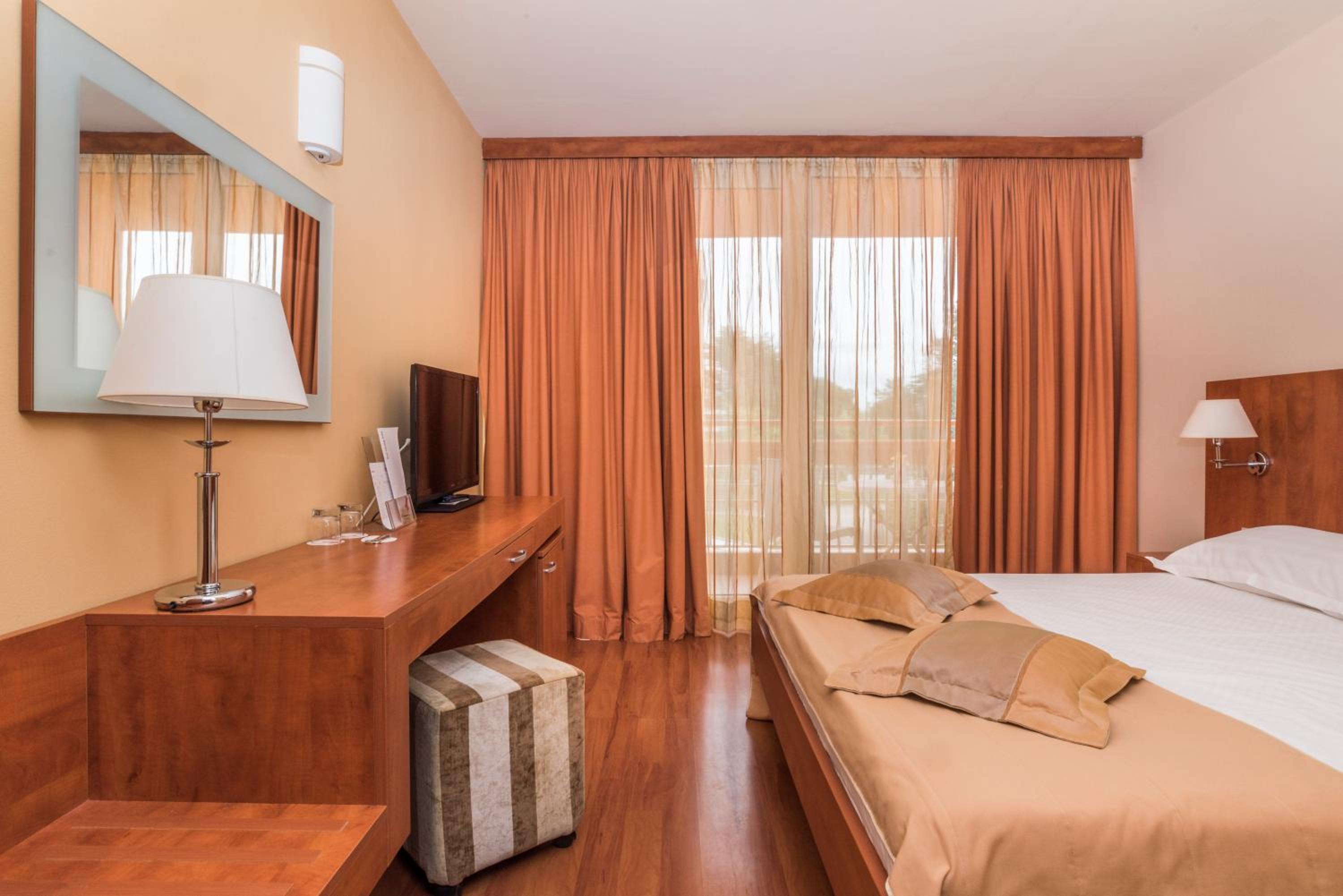 Economy Single Room - Park Side photo 1