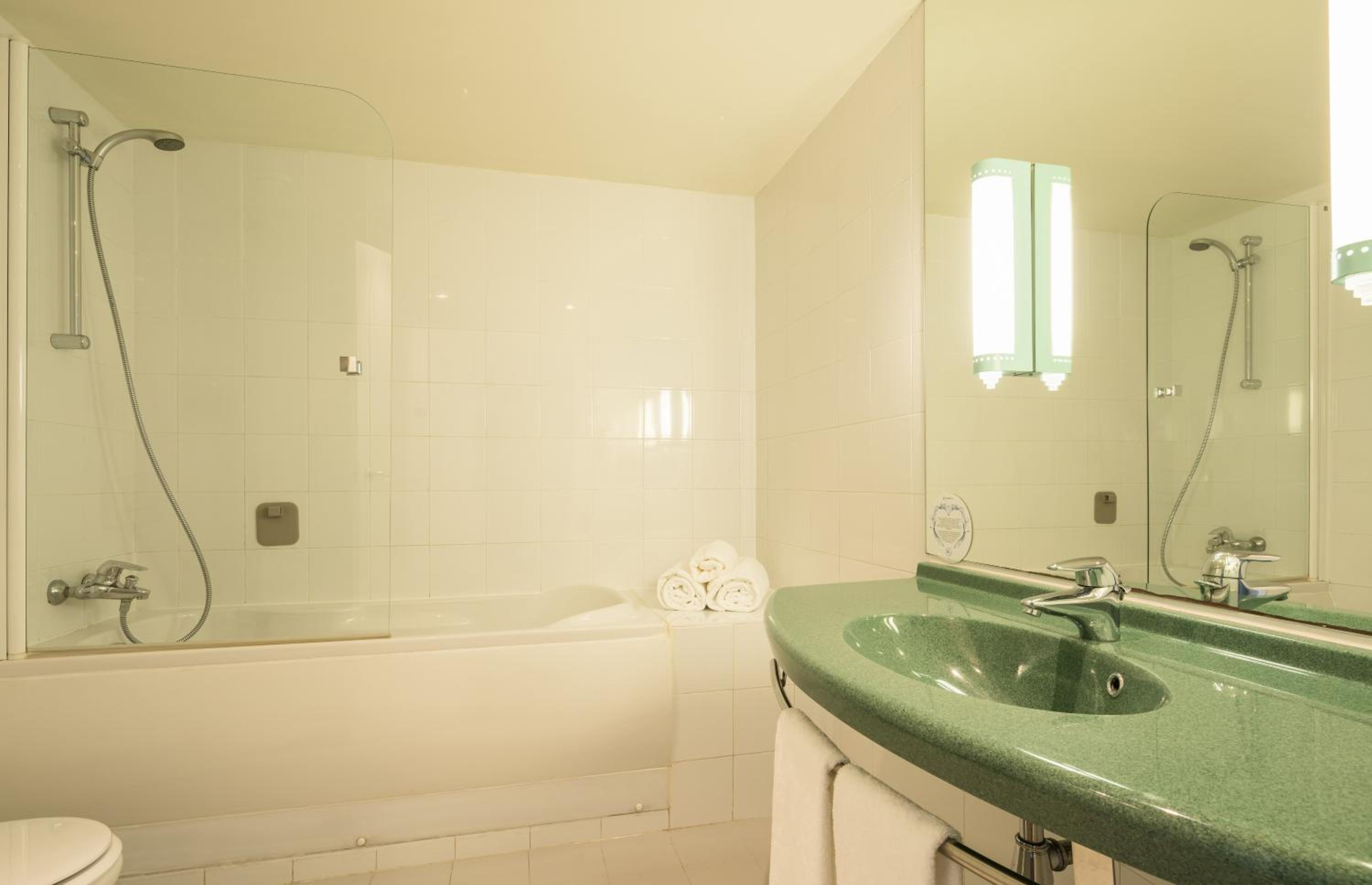 Standard Double or Twin Room photo 3