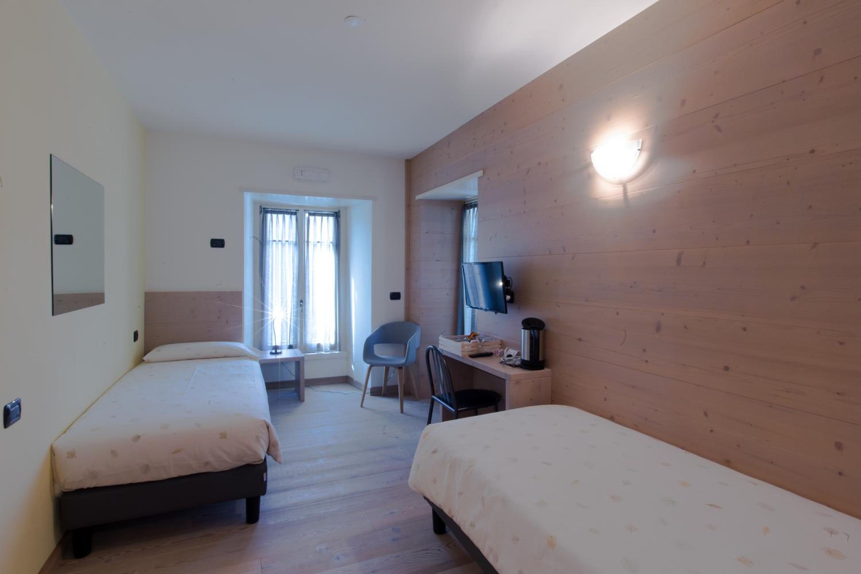 Twin Room - Photo 5