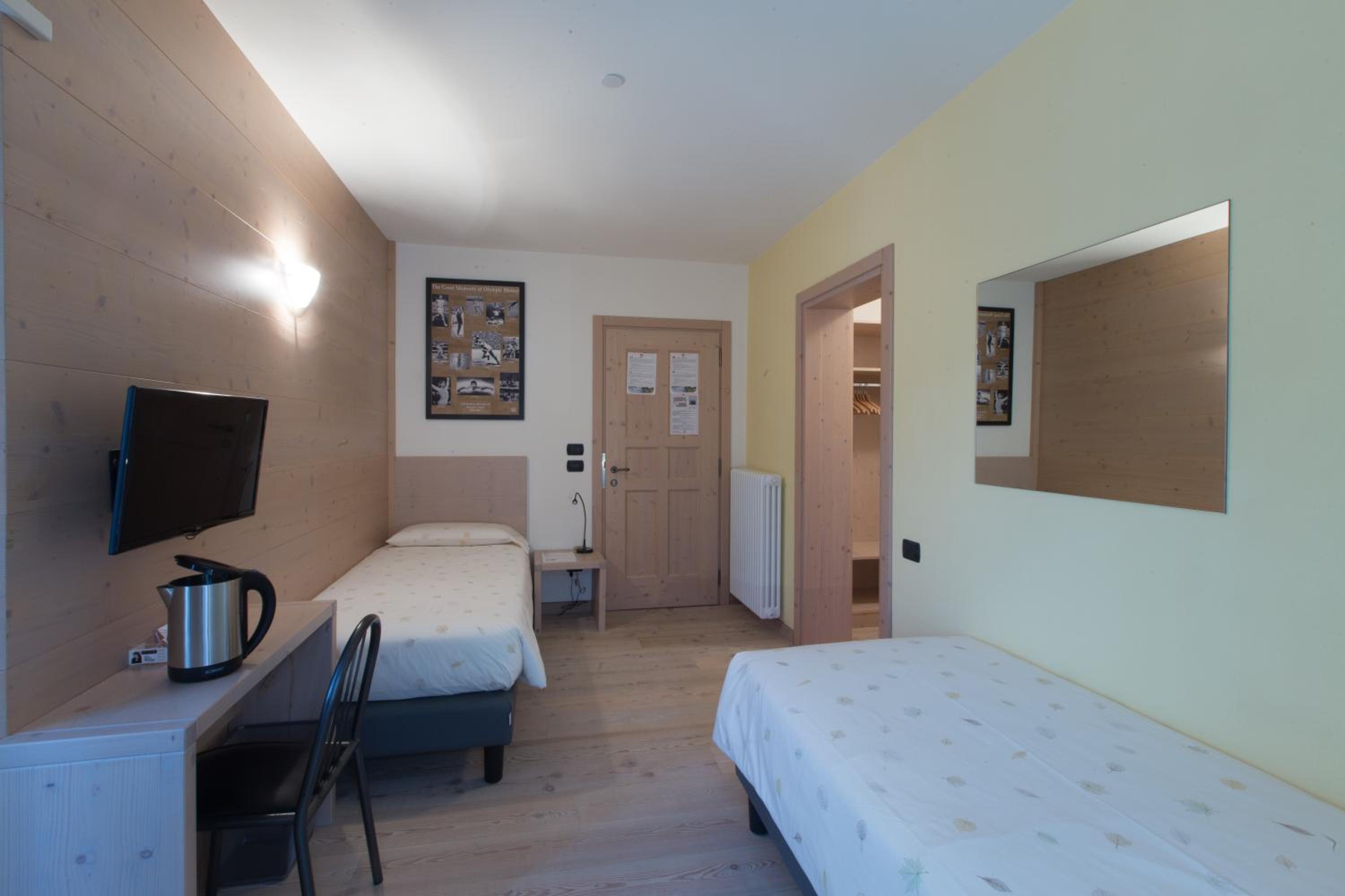 Twin Room - Photo 2