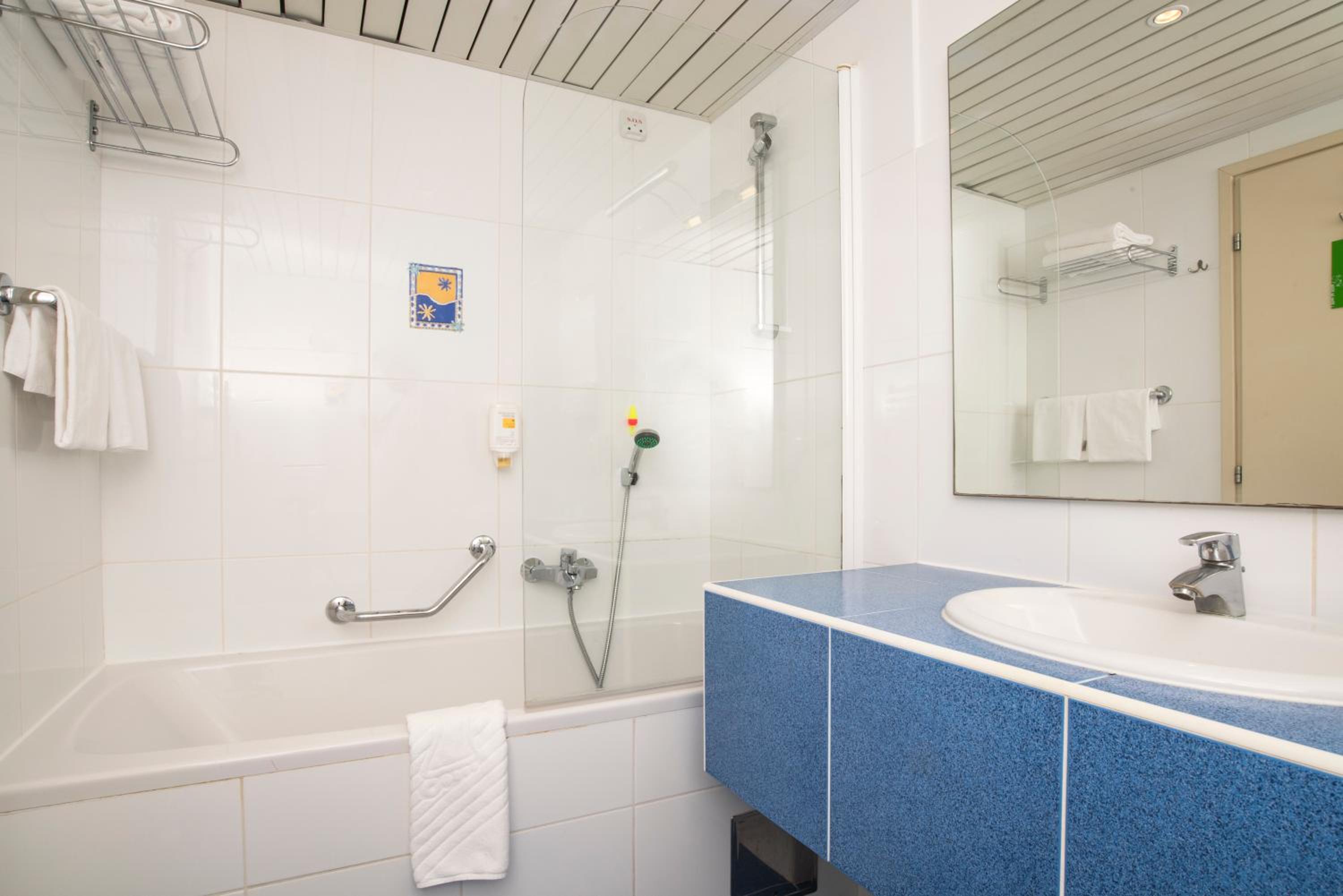 Classic Room with Balcony and Extra Bed - Park Side - Photo 4