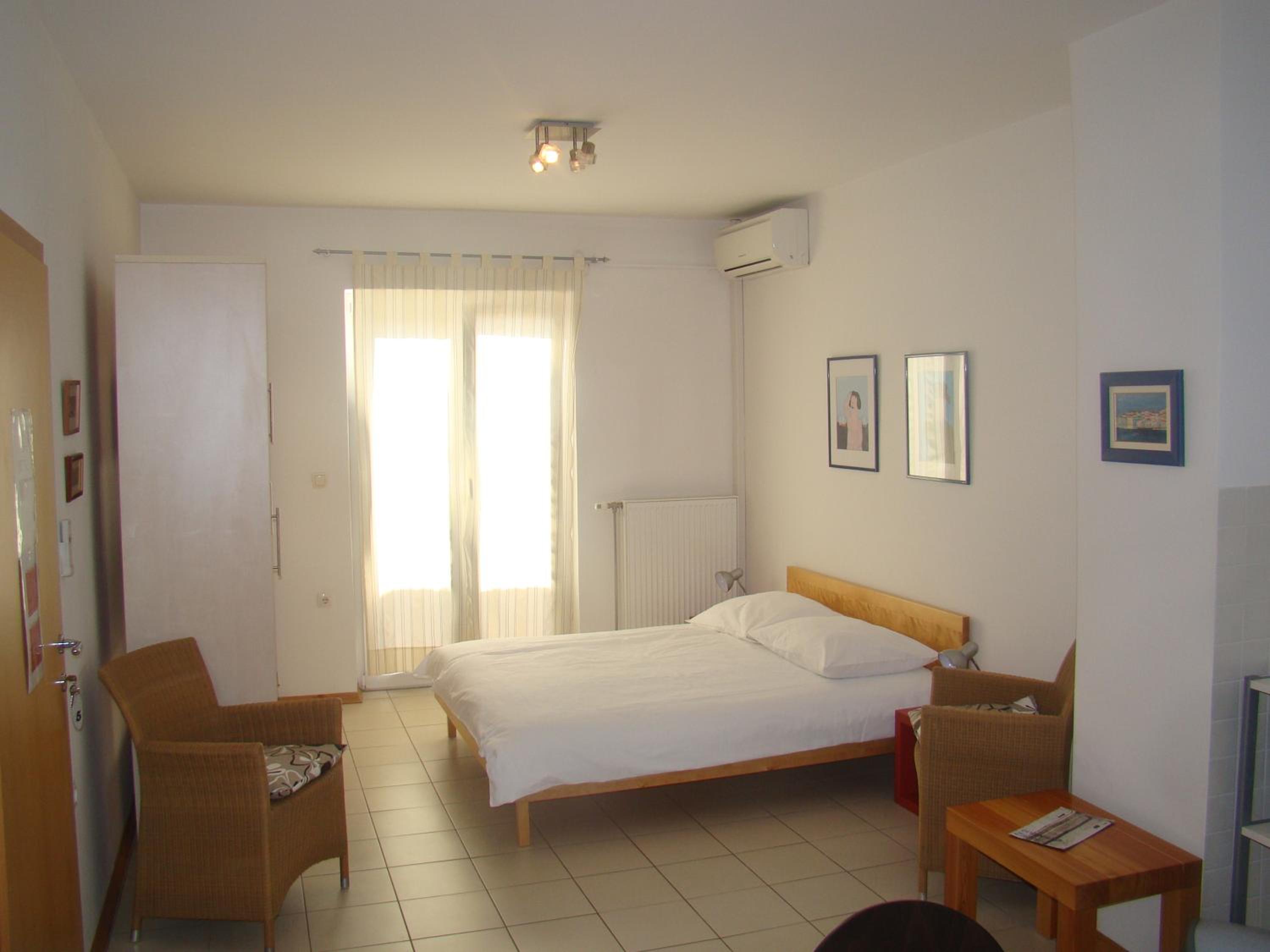 Studio (2 Adults)