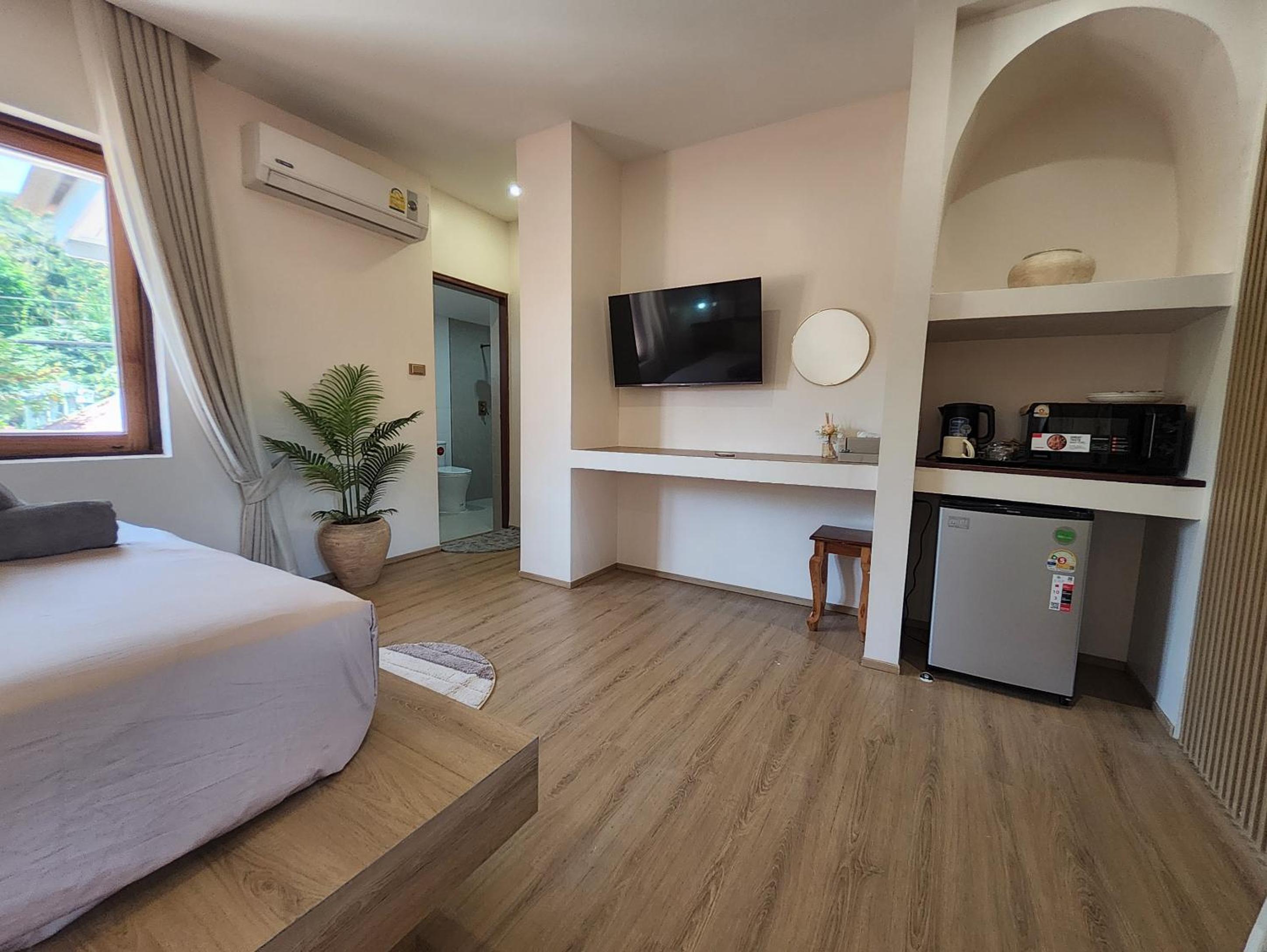 Studio with Balcony