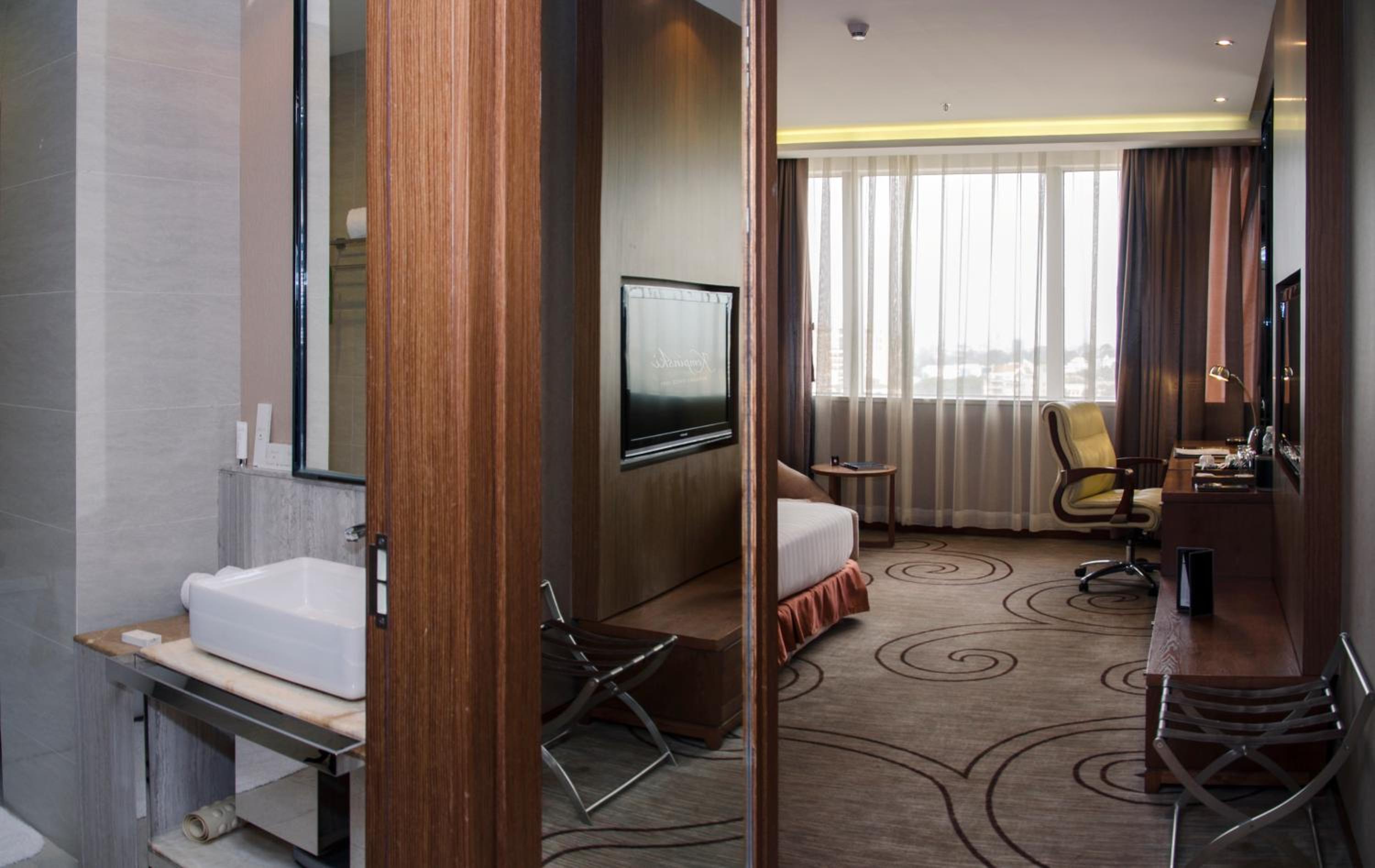 Business Double Room(1 Queen Bed)