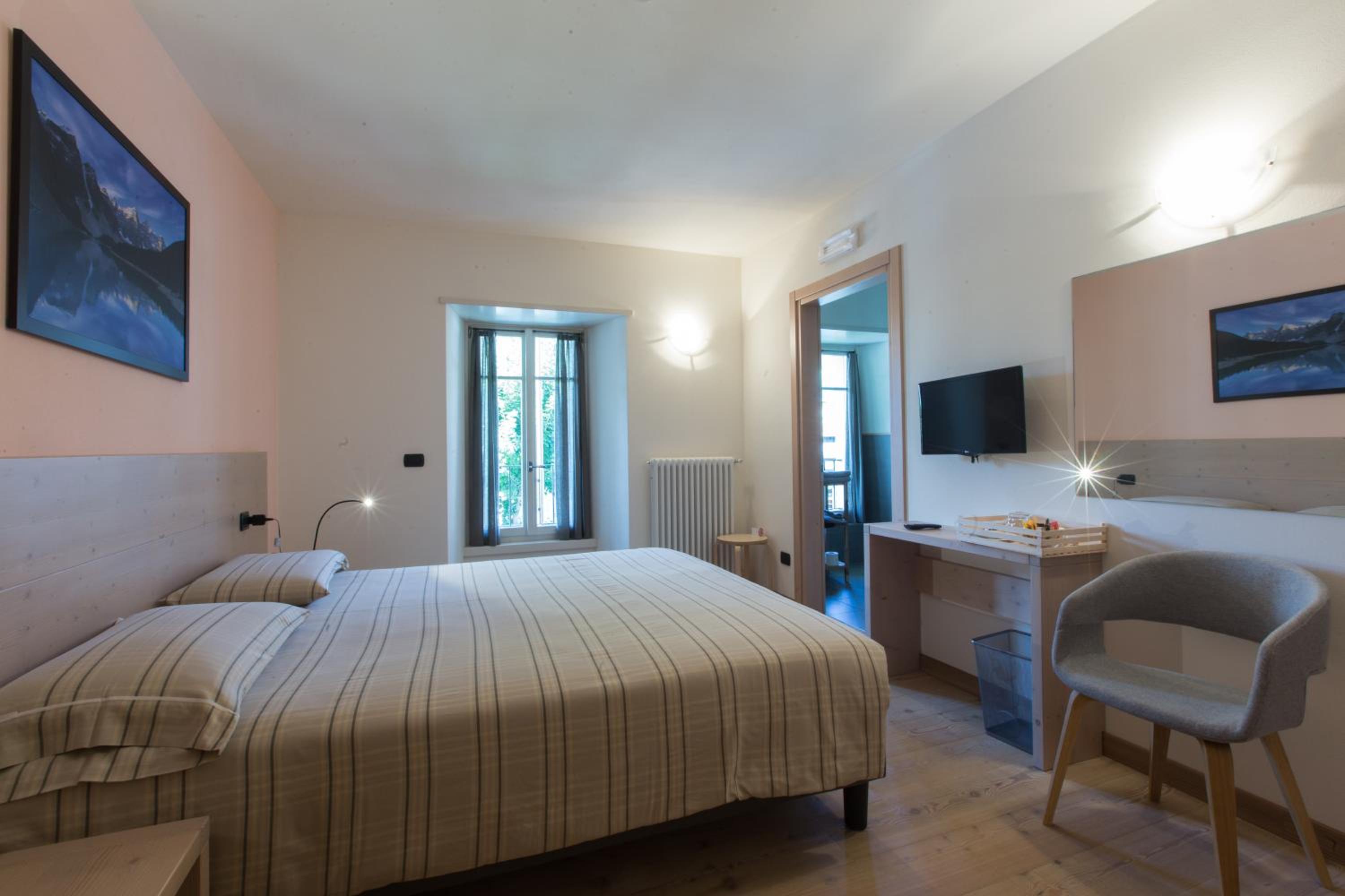 Double Room - Photo 6
