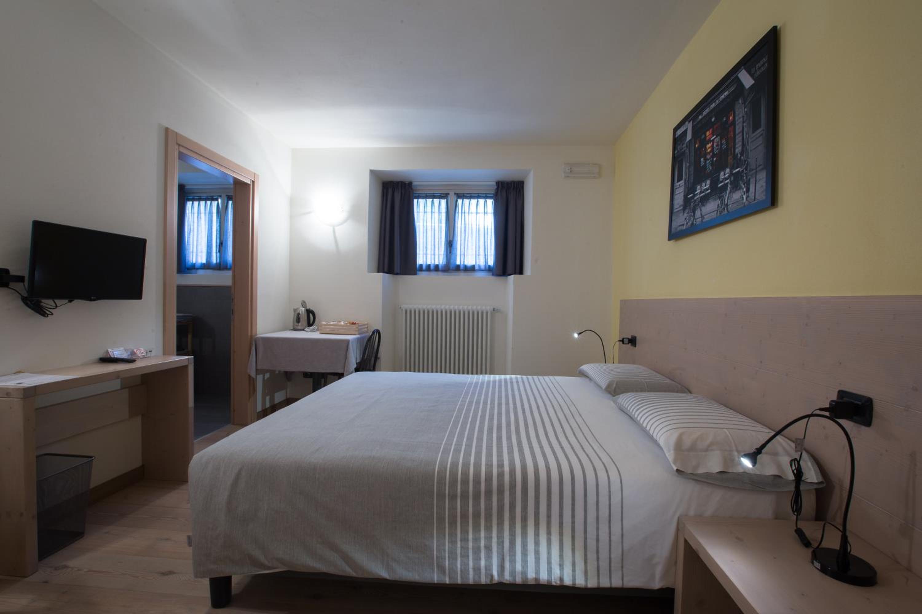 Economy Double Room photo 2