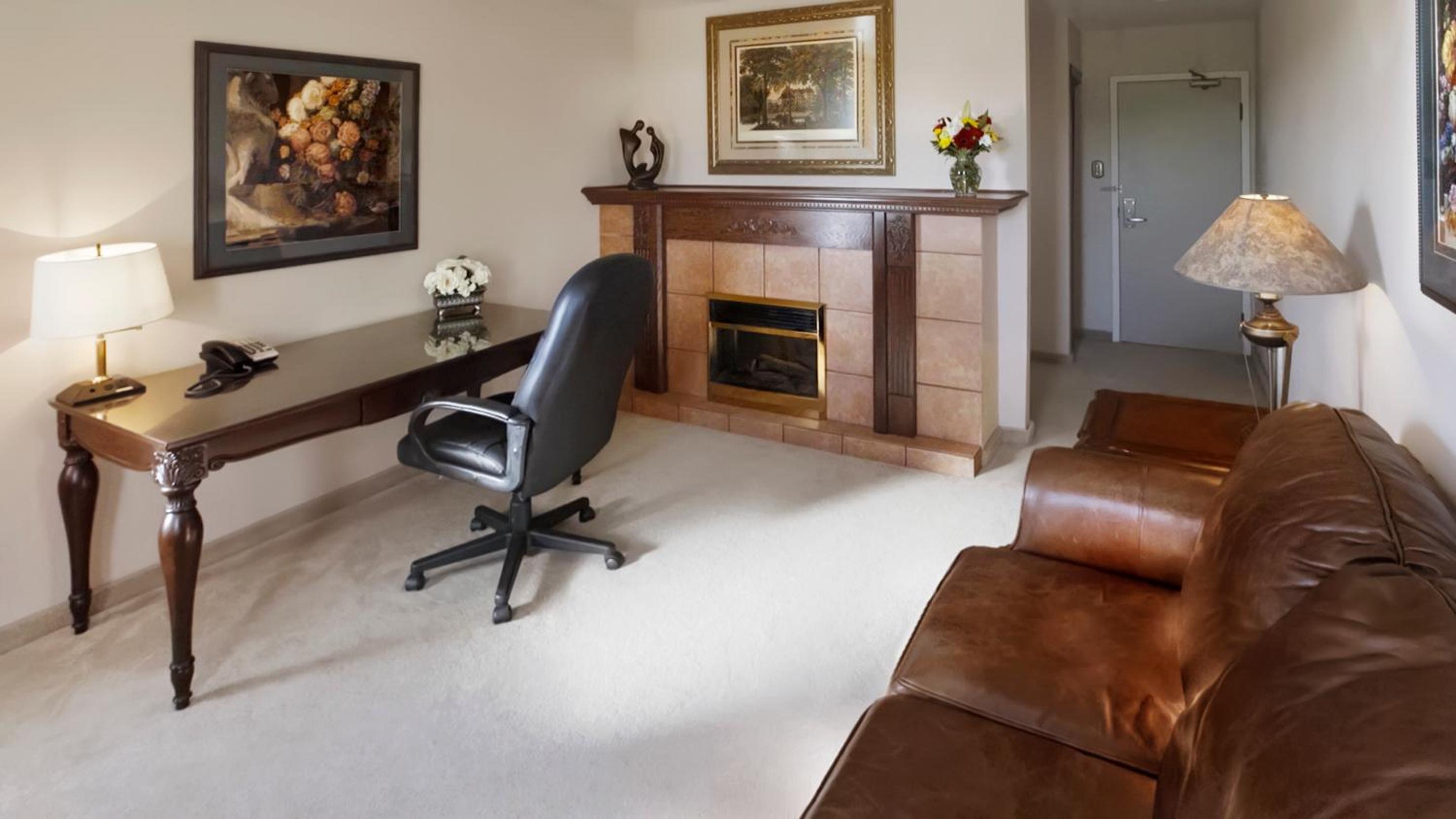 King Suite - Non Smoking photo 1
