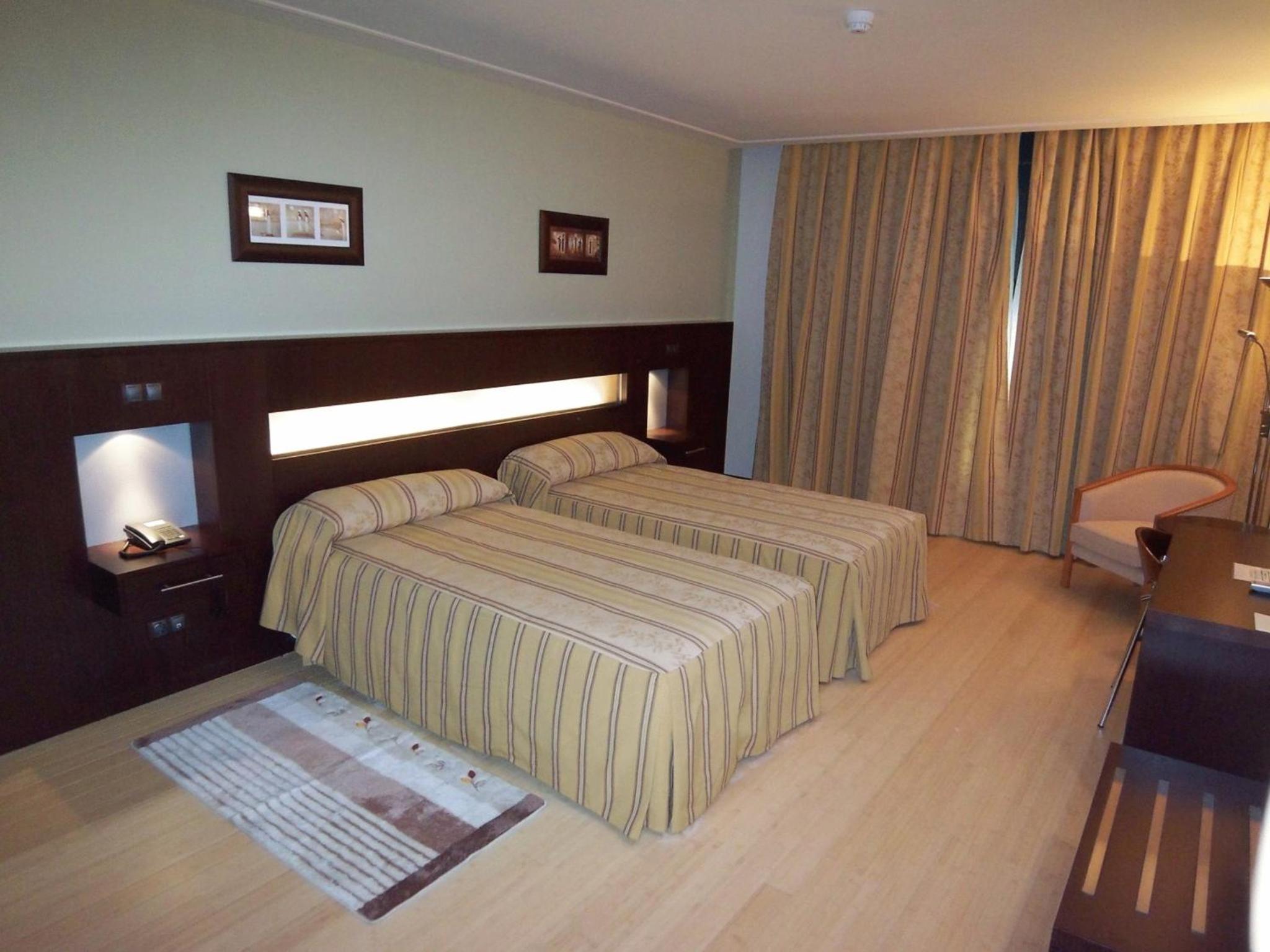 Twin Room (1 Adult) - Photo 1