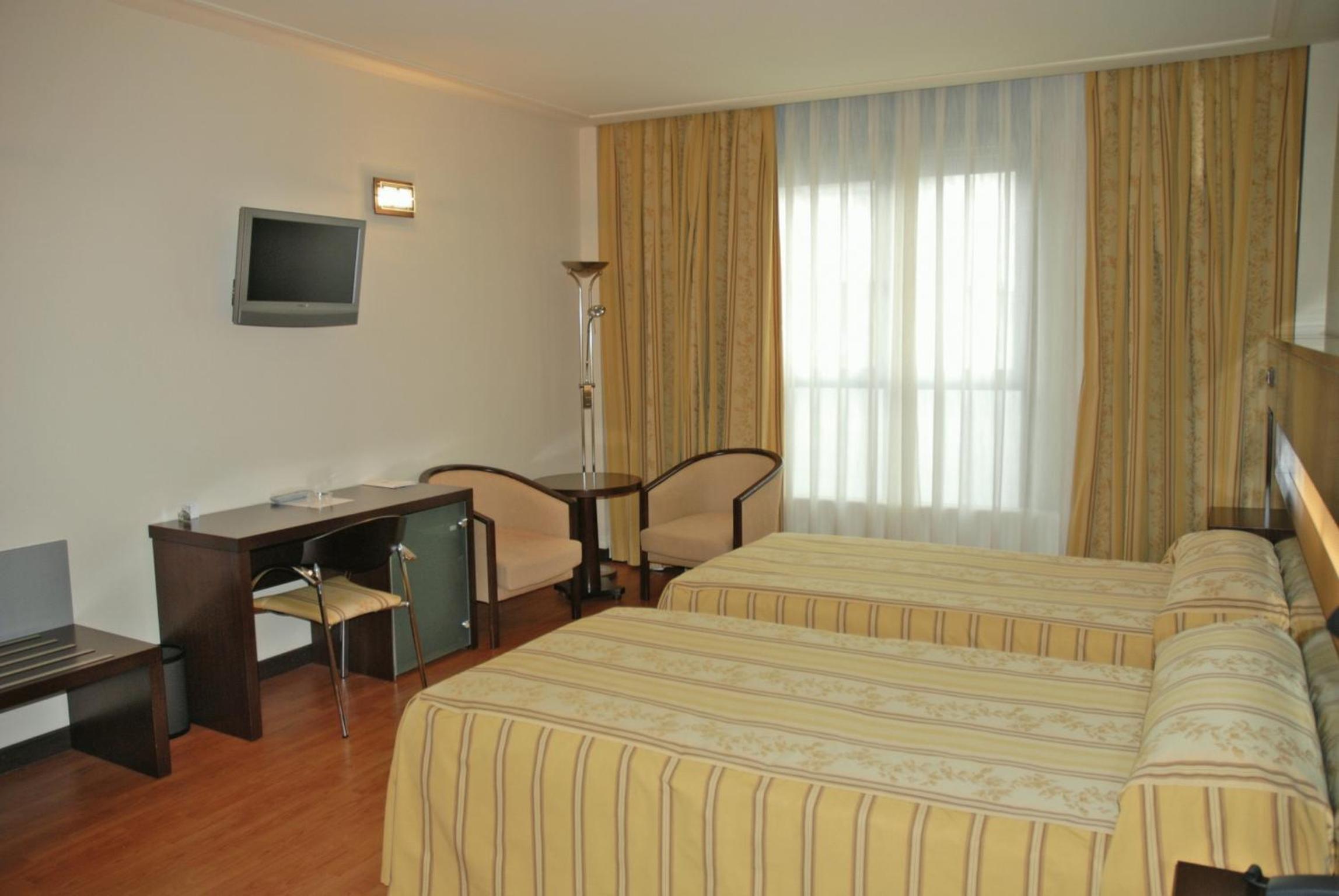 Twin Room (1 Adult) - Photo 9