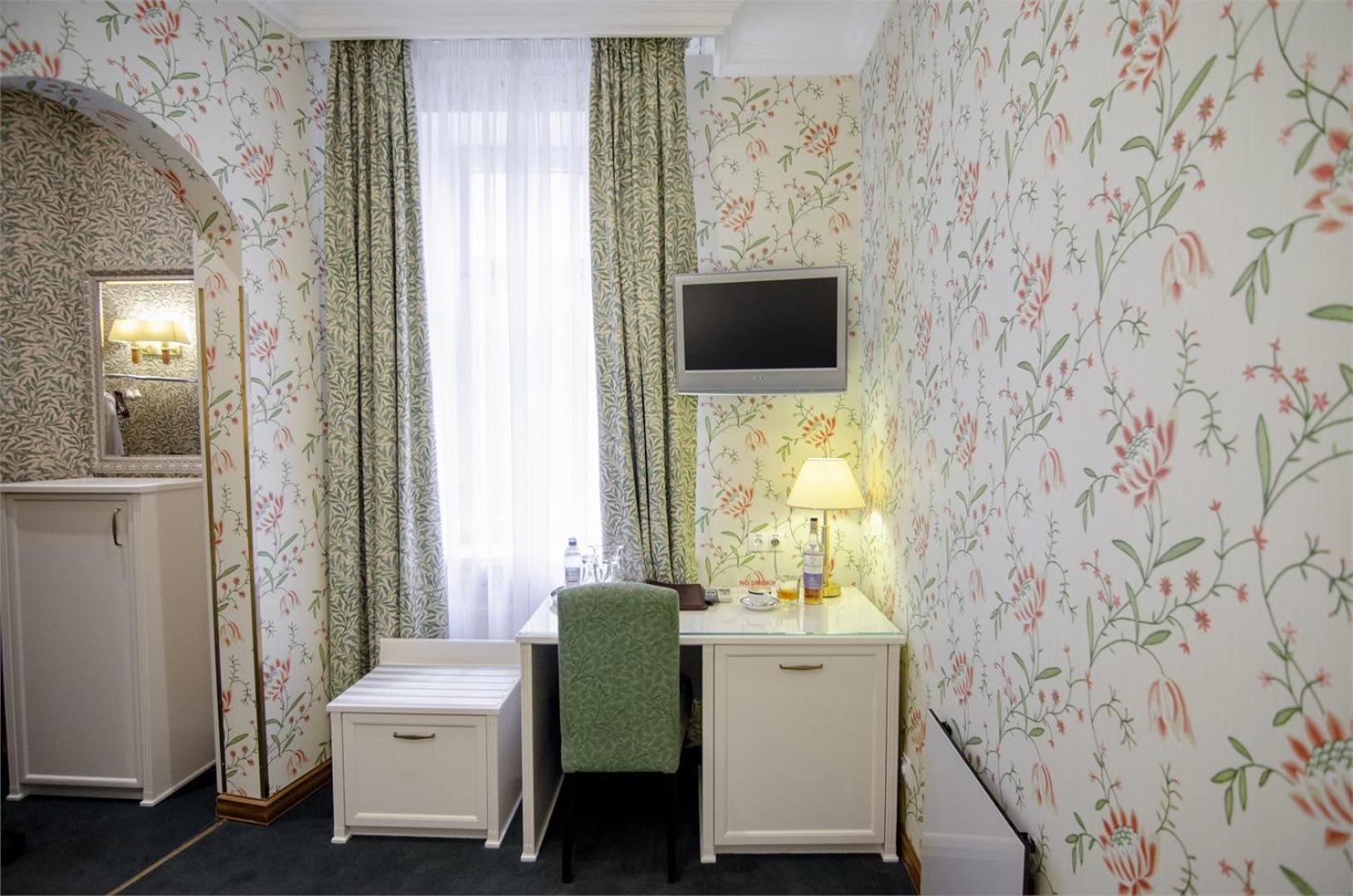 Budget Double Room photo 3