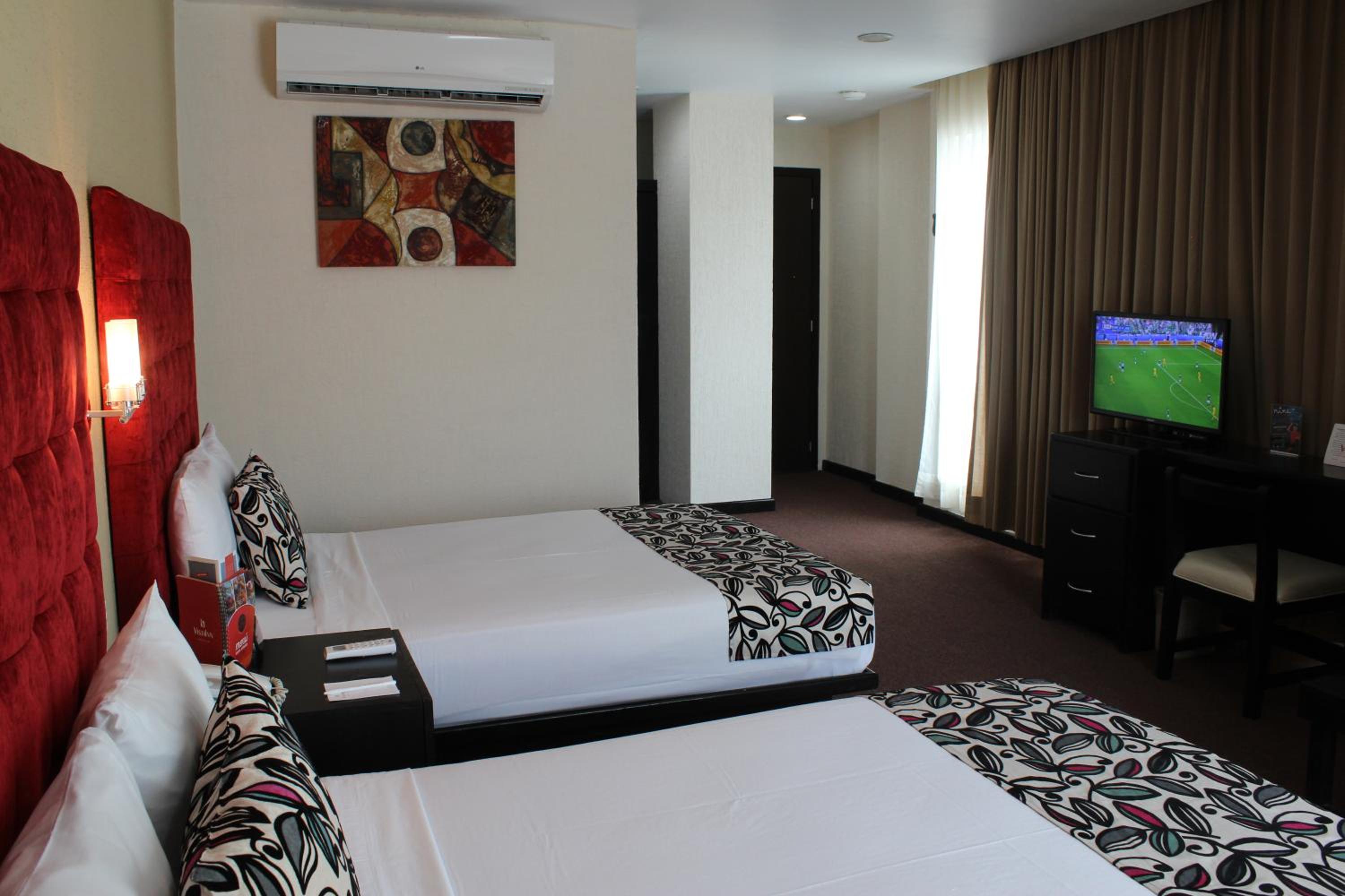 Double Room with Two Double Beds - Non-Smoking - Photo 18