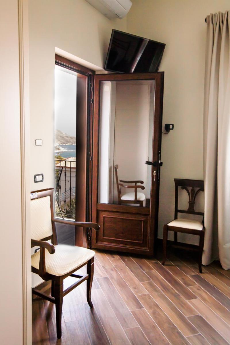 Superior Double or Twin Room with Sea View photo 3