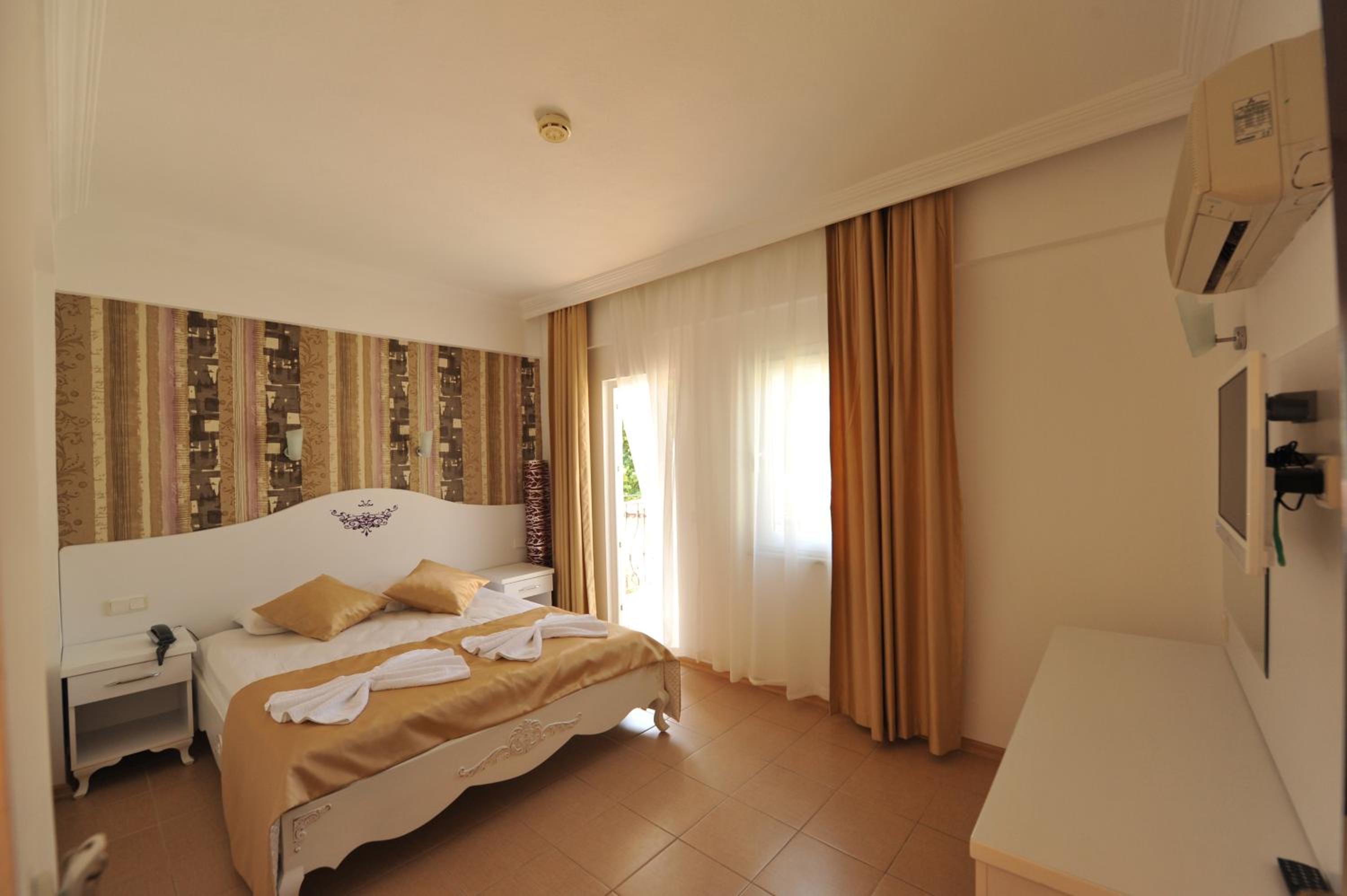 Classic Double Room with Balcony