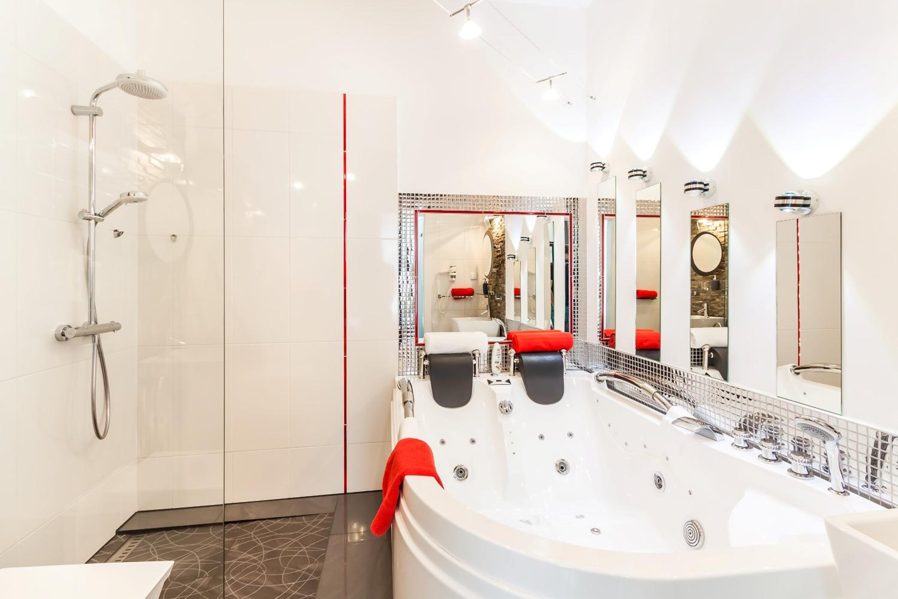 Luxury King Room with 2-person Hot Tub - Photo 65