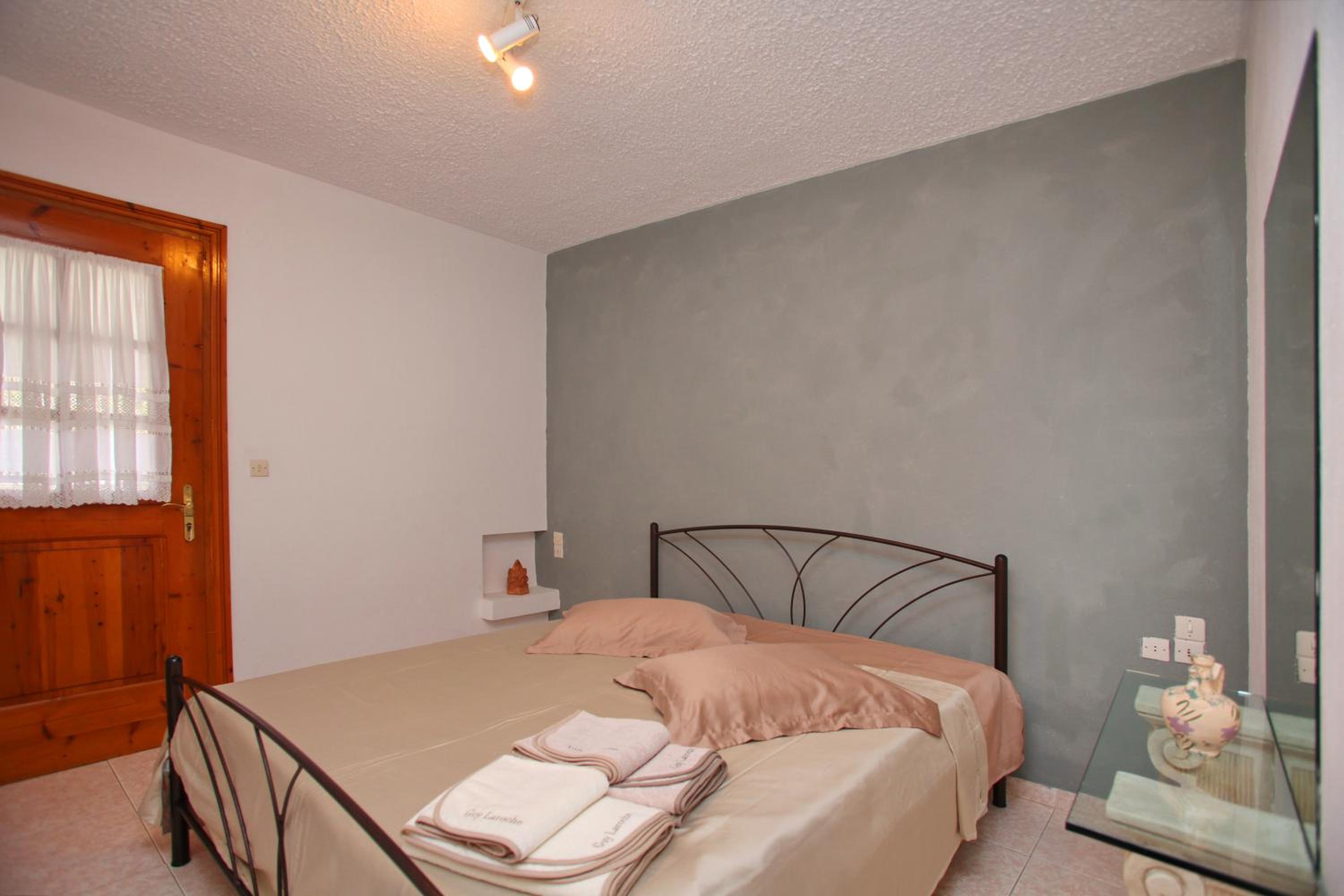 Apartment - Ground Floor - Photo 1