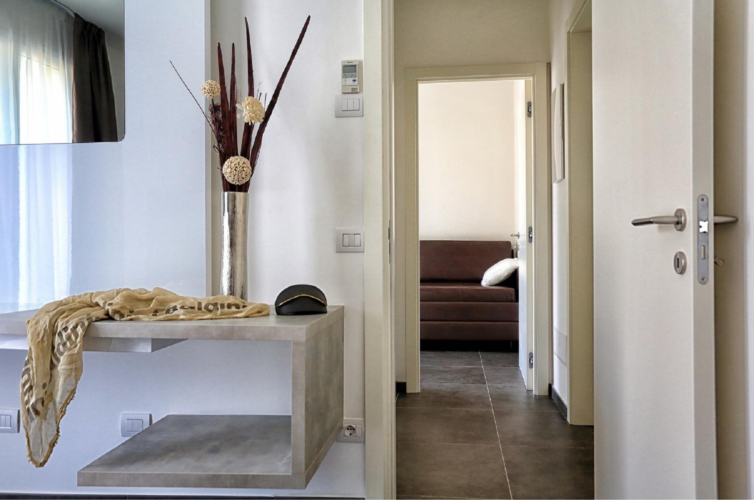 Quadruple Room with Partial Sea View photo 3