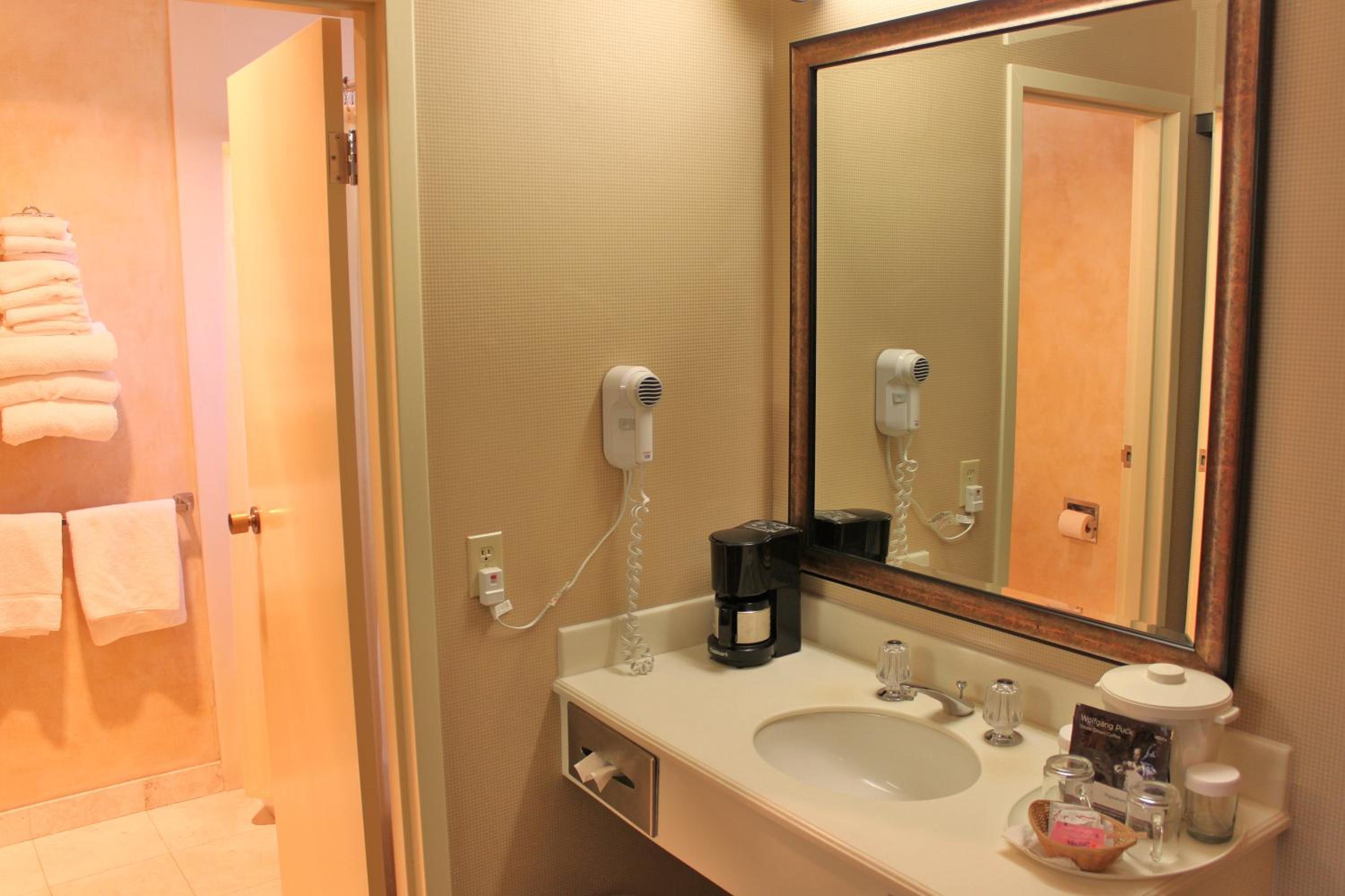King Room thumbnail 5