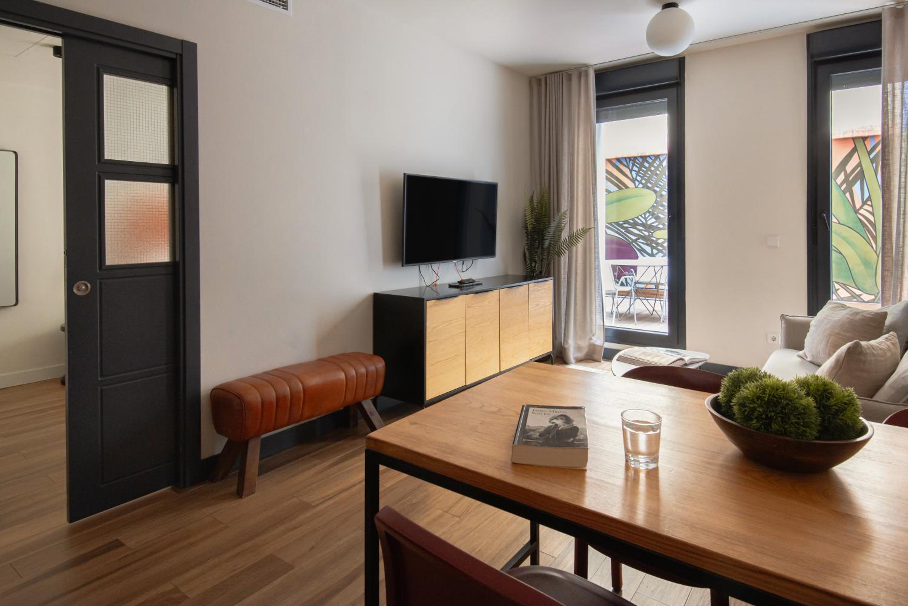 One-Bedroom Apartment with Terrace photo 2