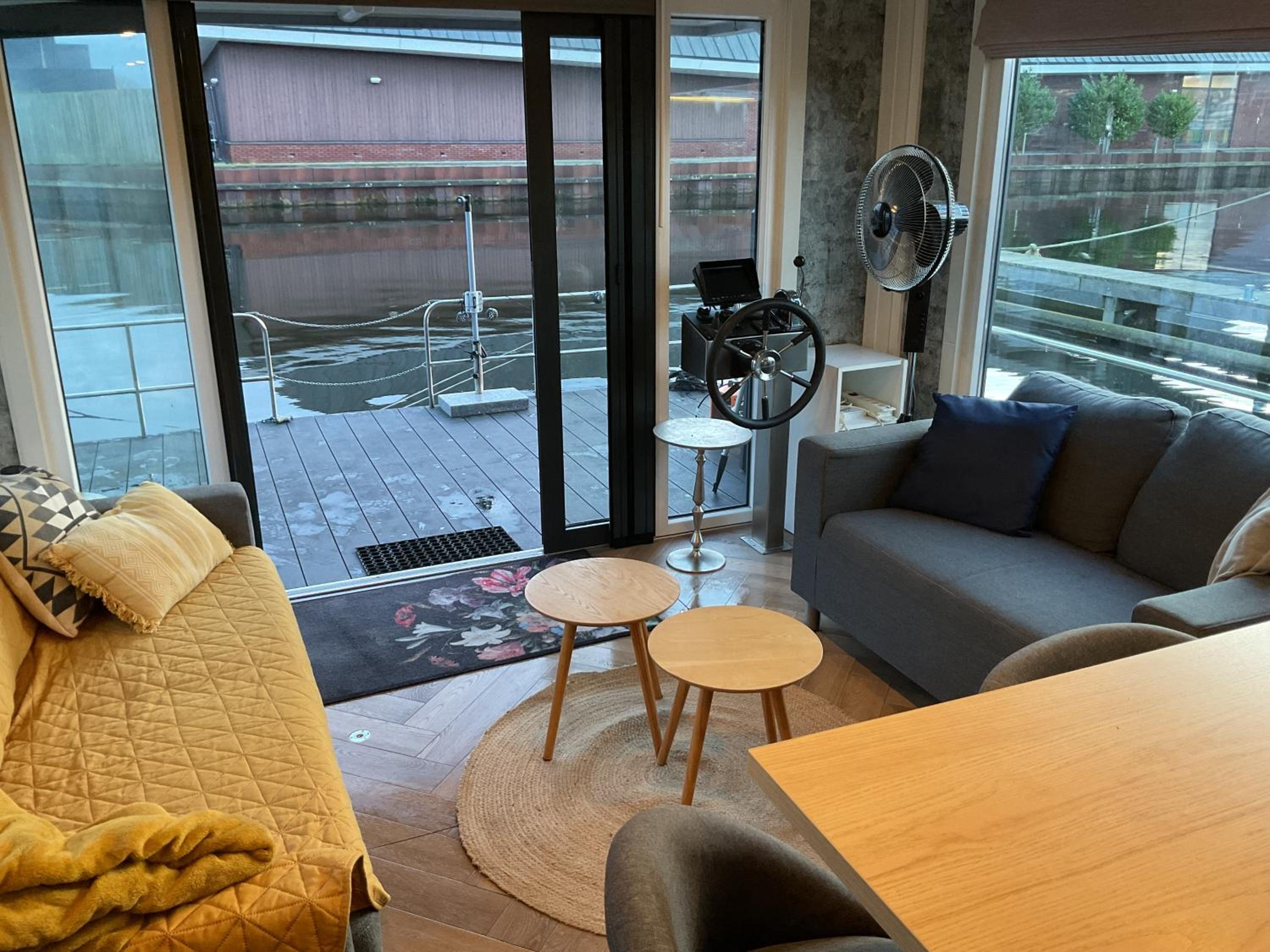 One-Bedroom House photo 2