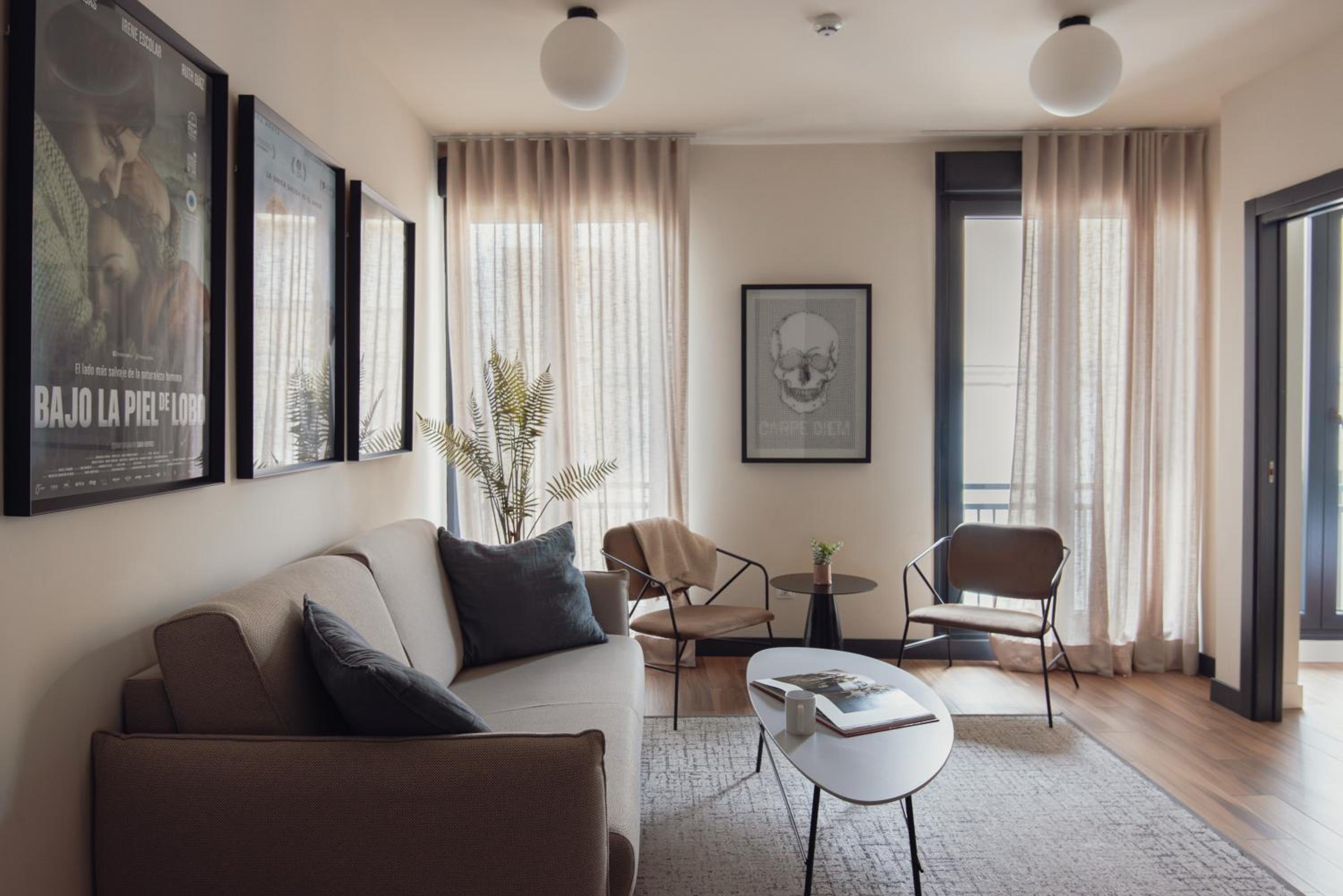 Two-Bedroom Apartment - Photo 2