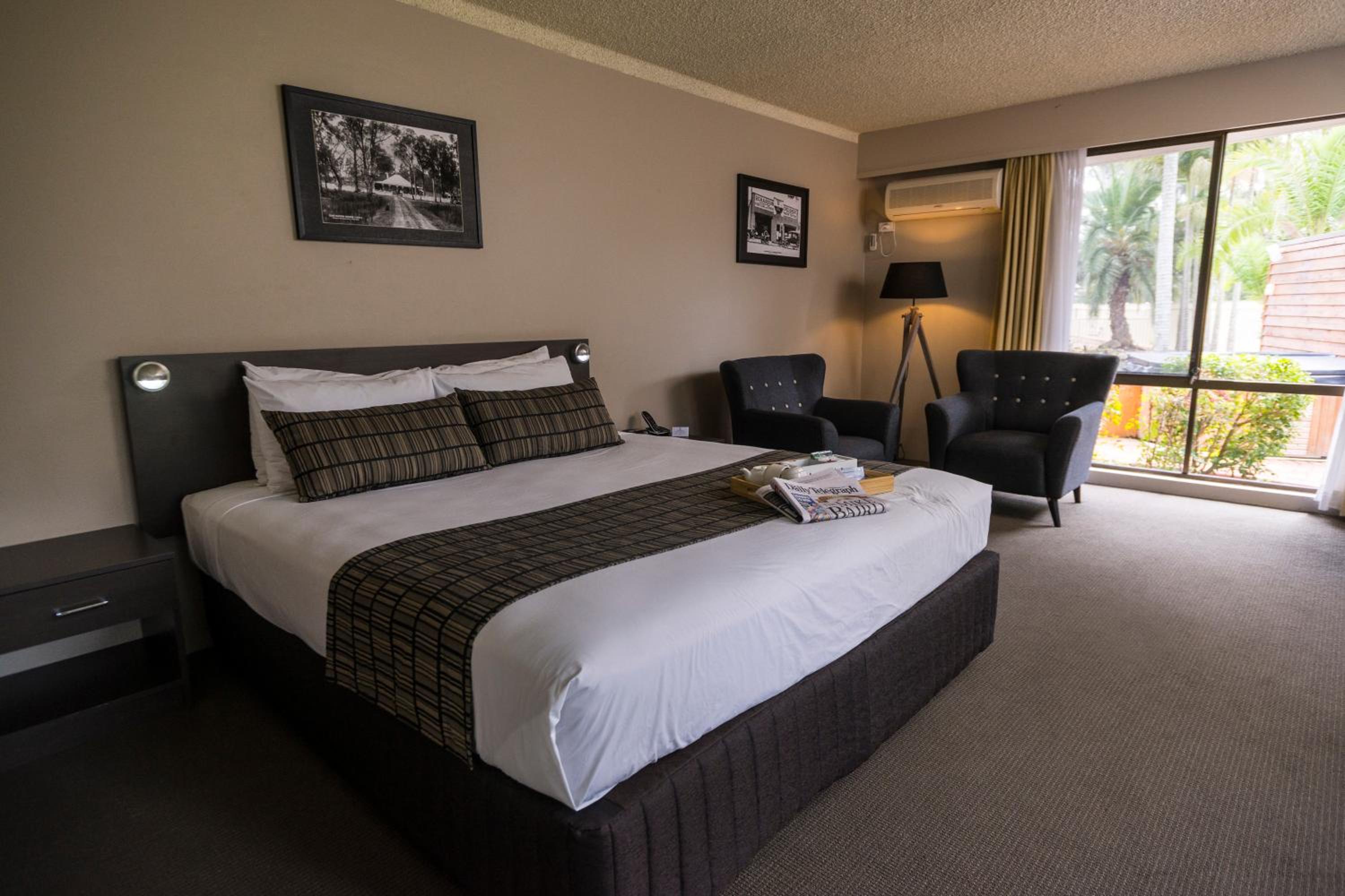 Executive Suite - Photo 5