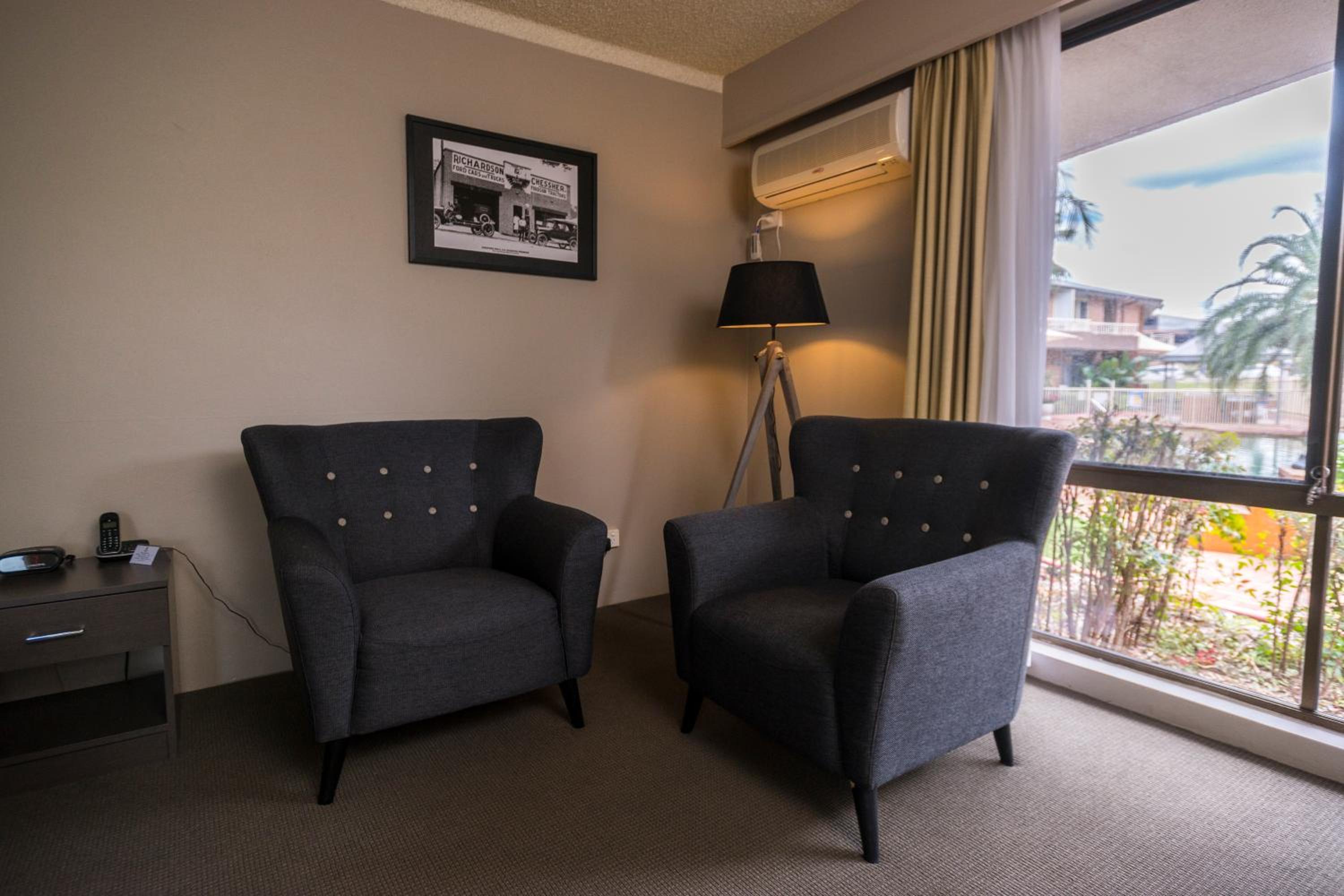 Executive Suite - Photo 6