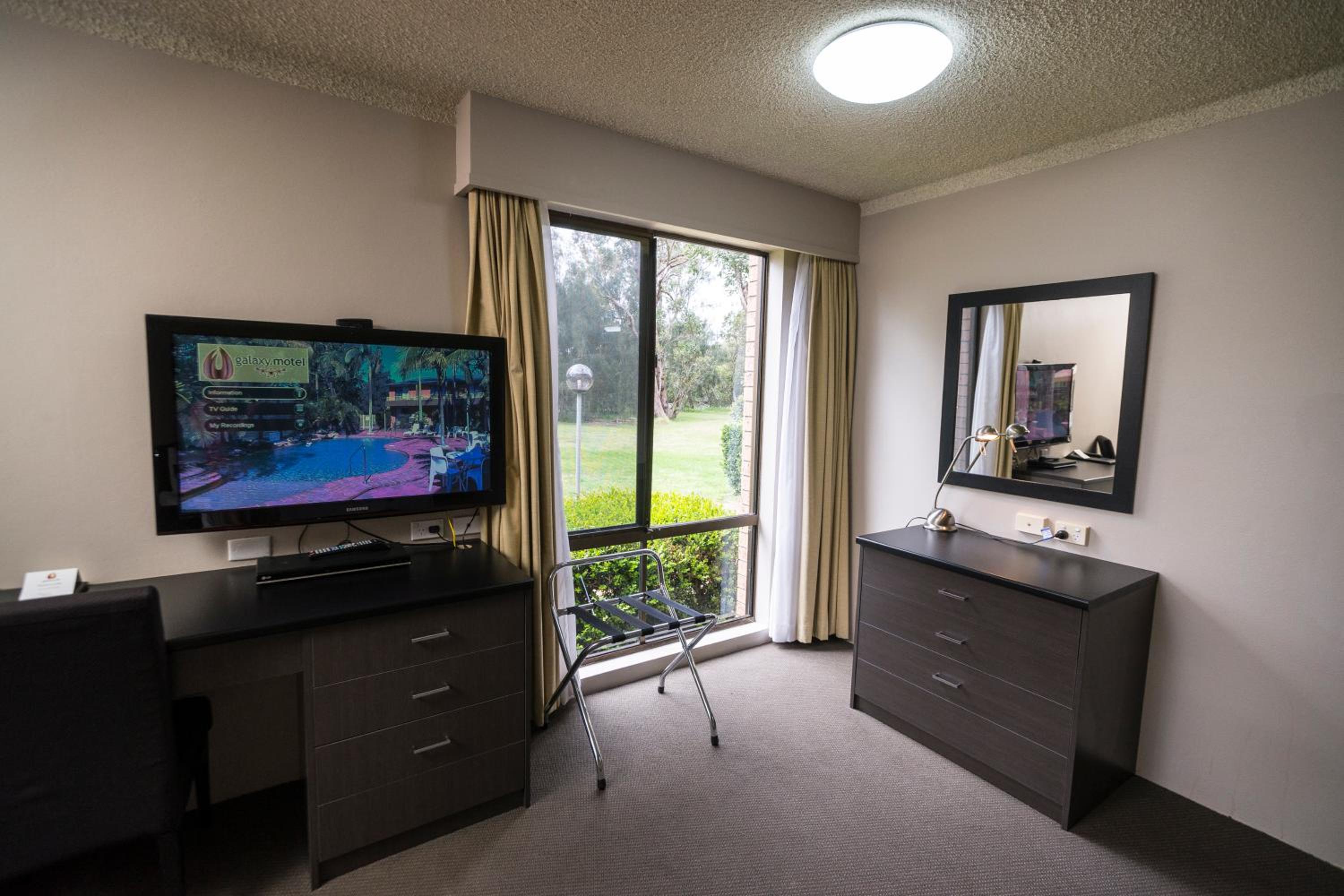Executive Suite - Photo 3