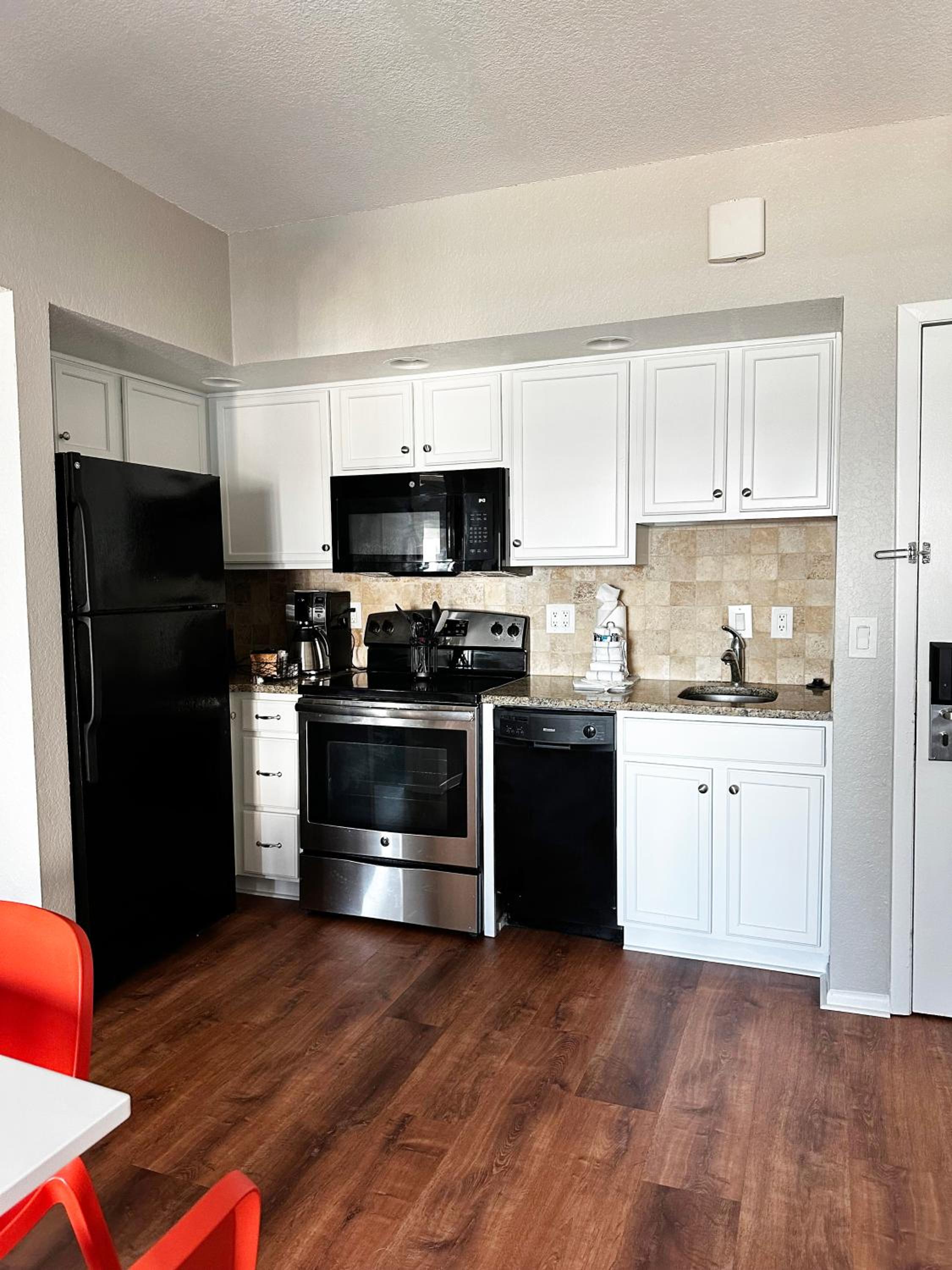 2 Bedrooms, King and Queen Bed, Ocean Front