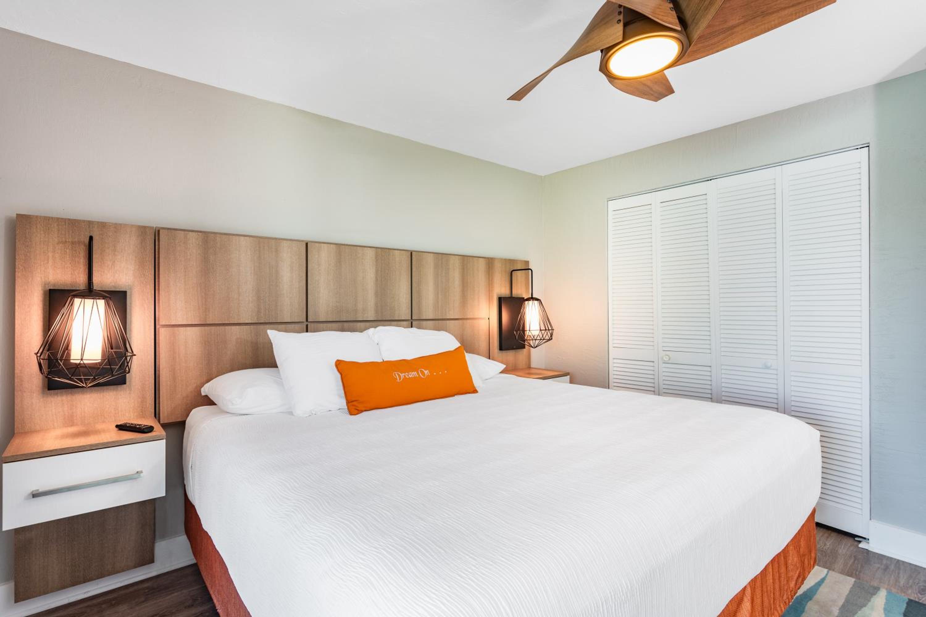 1 Bedroom Bungalow King Bed, First Floor