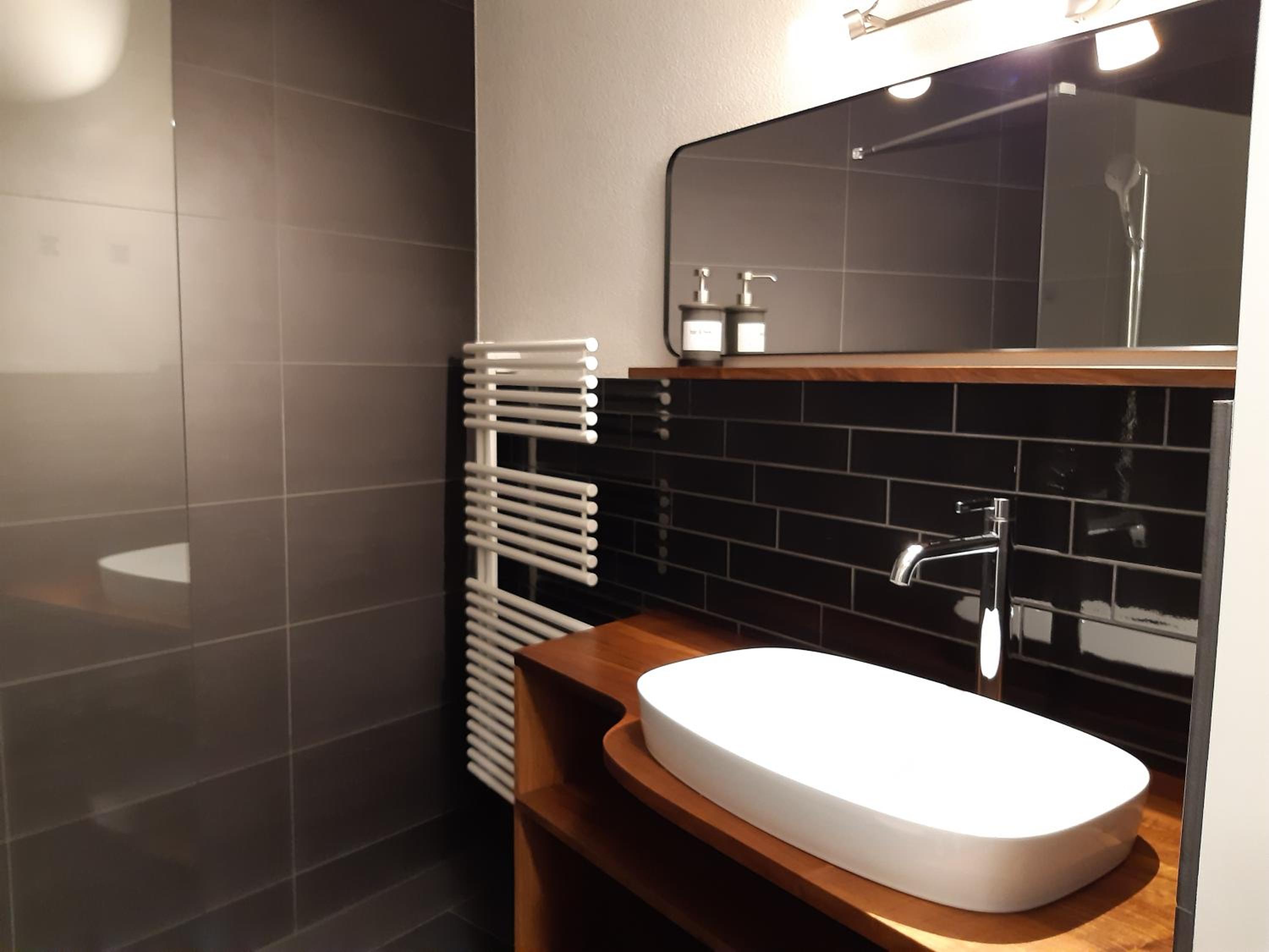 Large Double Room - Photo 1