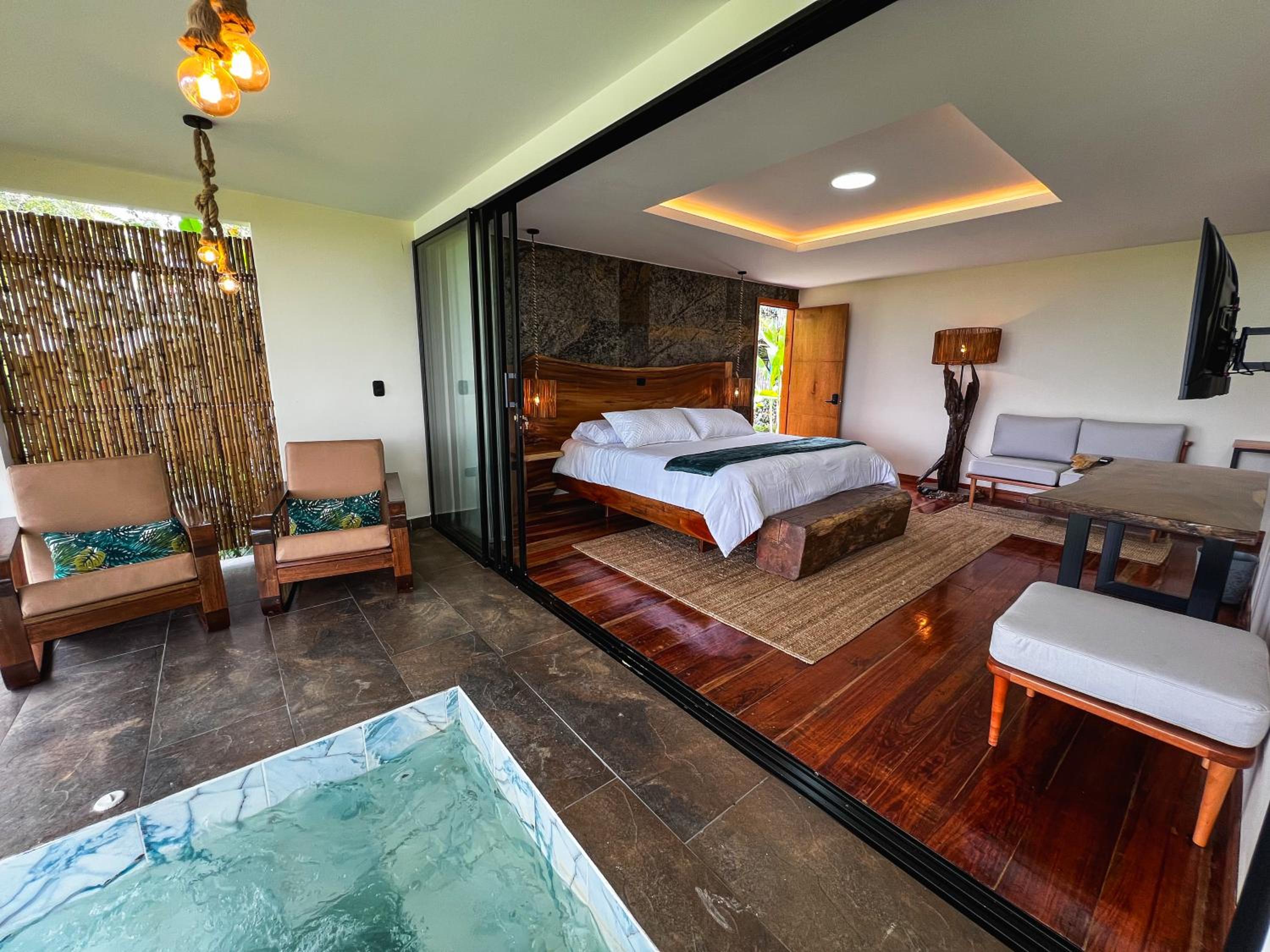 Deluxe Suite with Spa Bath photo 1