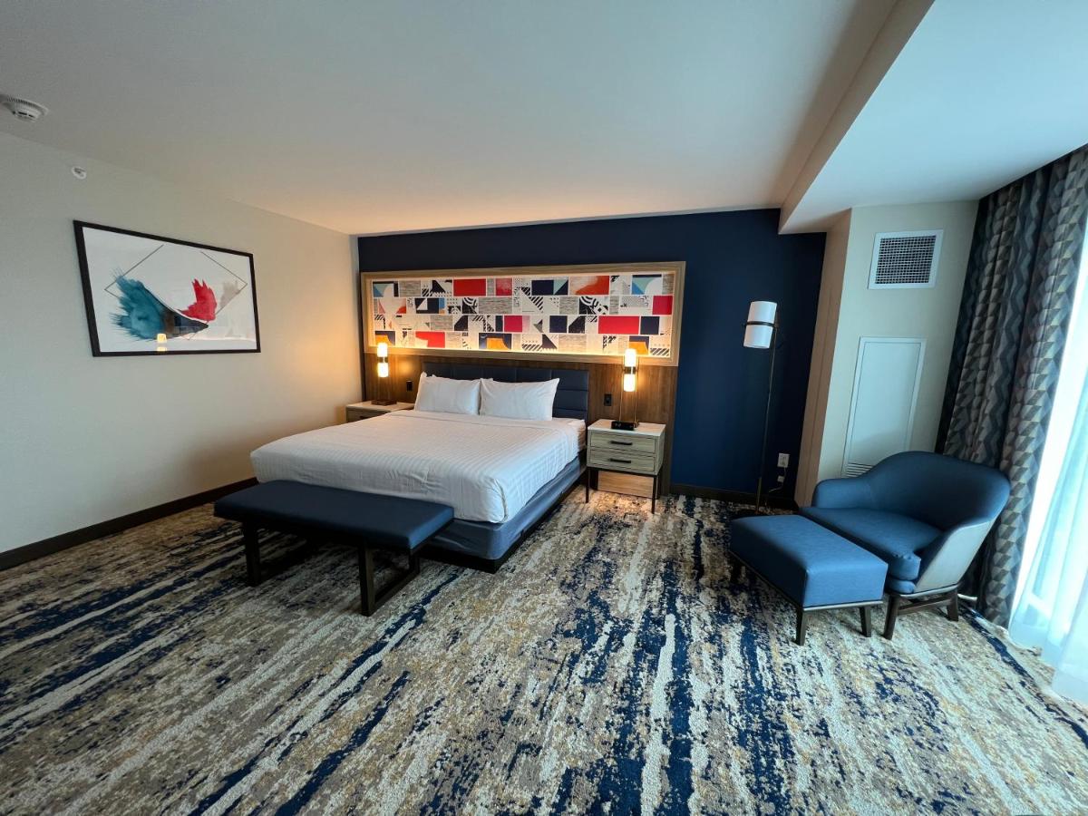 Suite, 1 king bed, terrace, river view