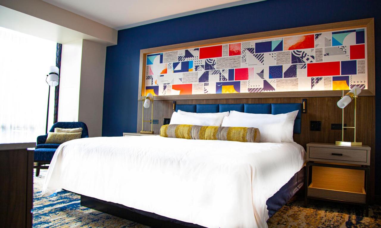 King Riverview room
