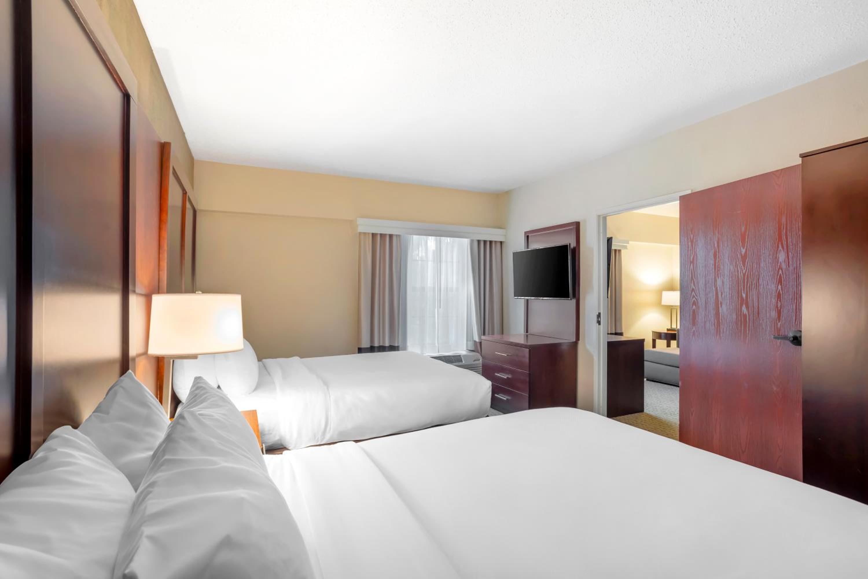 One-Bedroom Choice Suite with Two Queen Beds and Sofa Bed - Non-Smoking - Photo 3