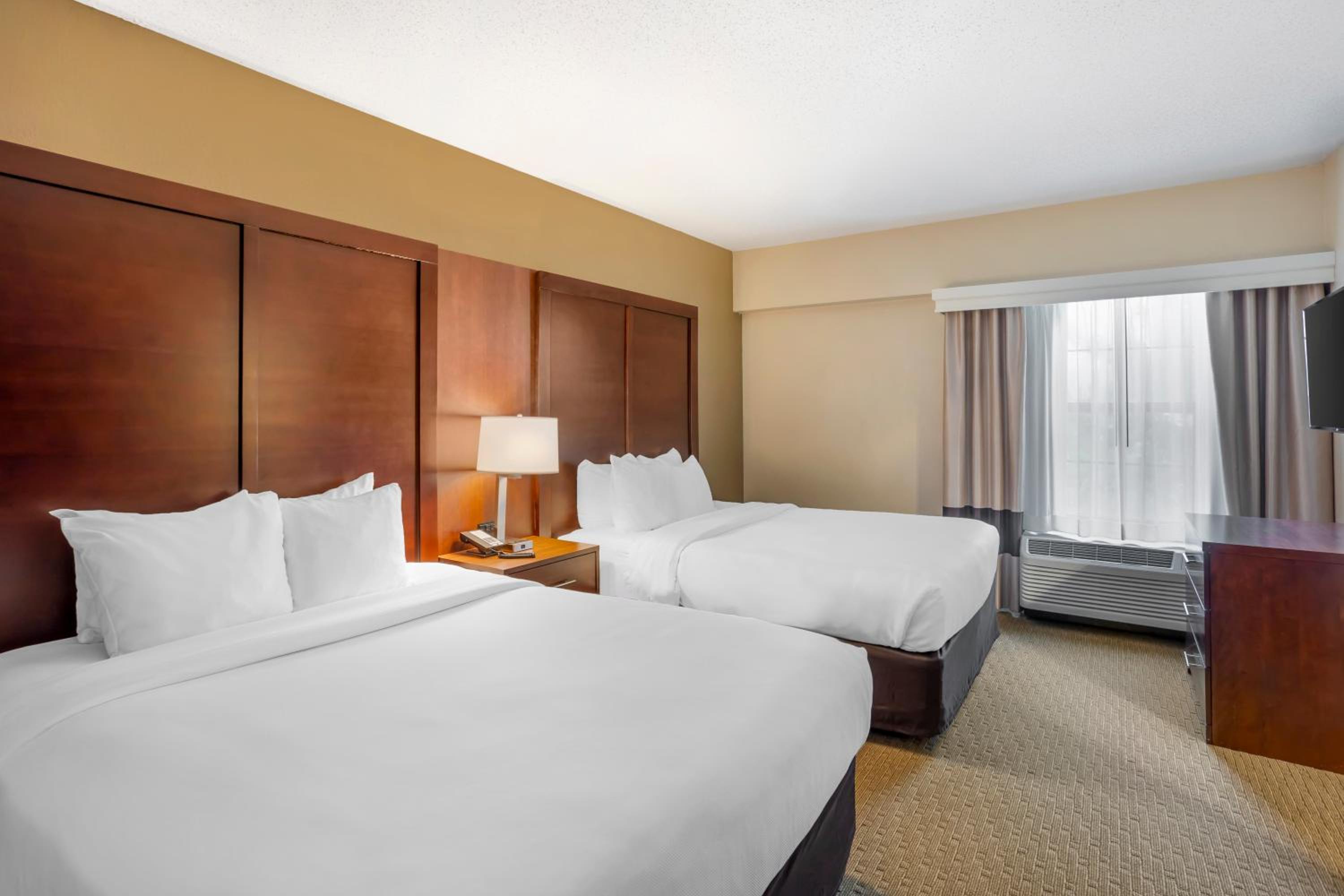 One-Bedroom Choice Suite with Two Queen Beds and Sofa Bed - Non-Smoking - Photo 1