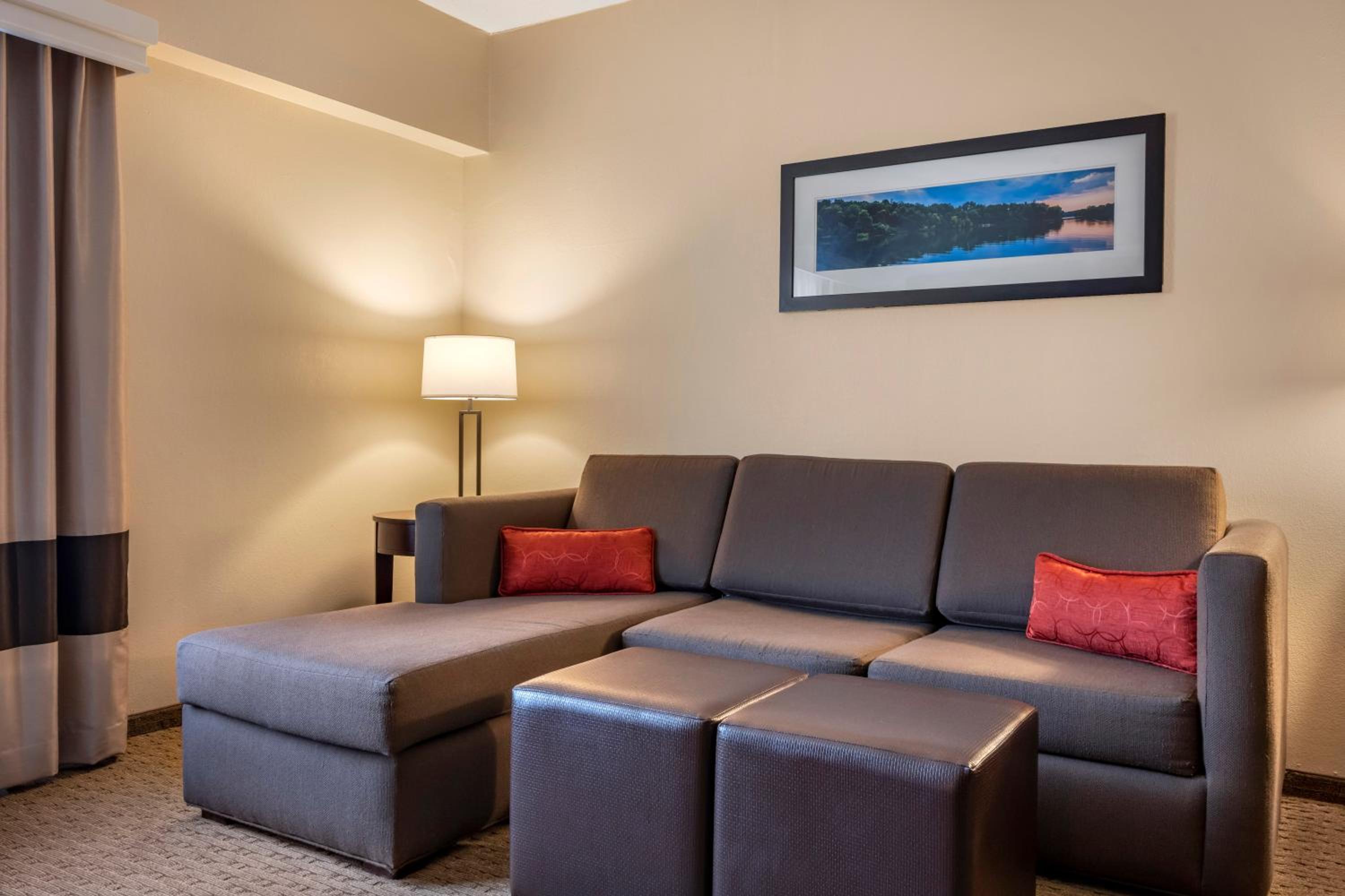 One-Bedroom Choice Suite with Two Queen Beds and Sofa Bed - Non-Smoking - Photo 5