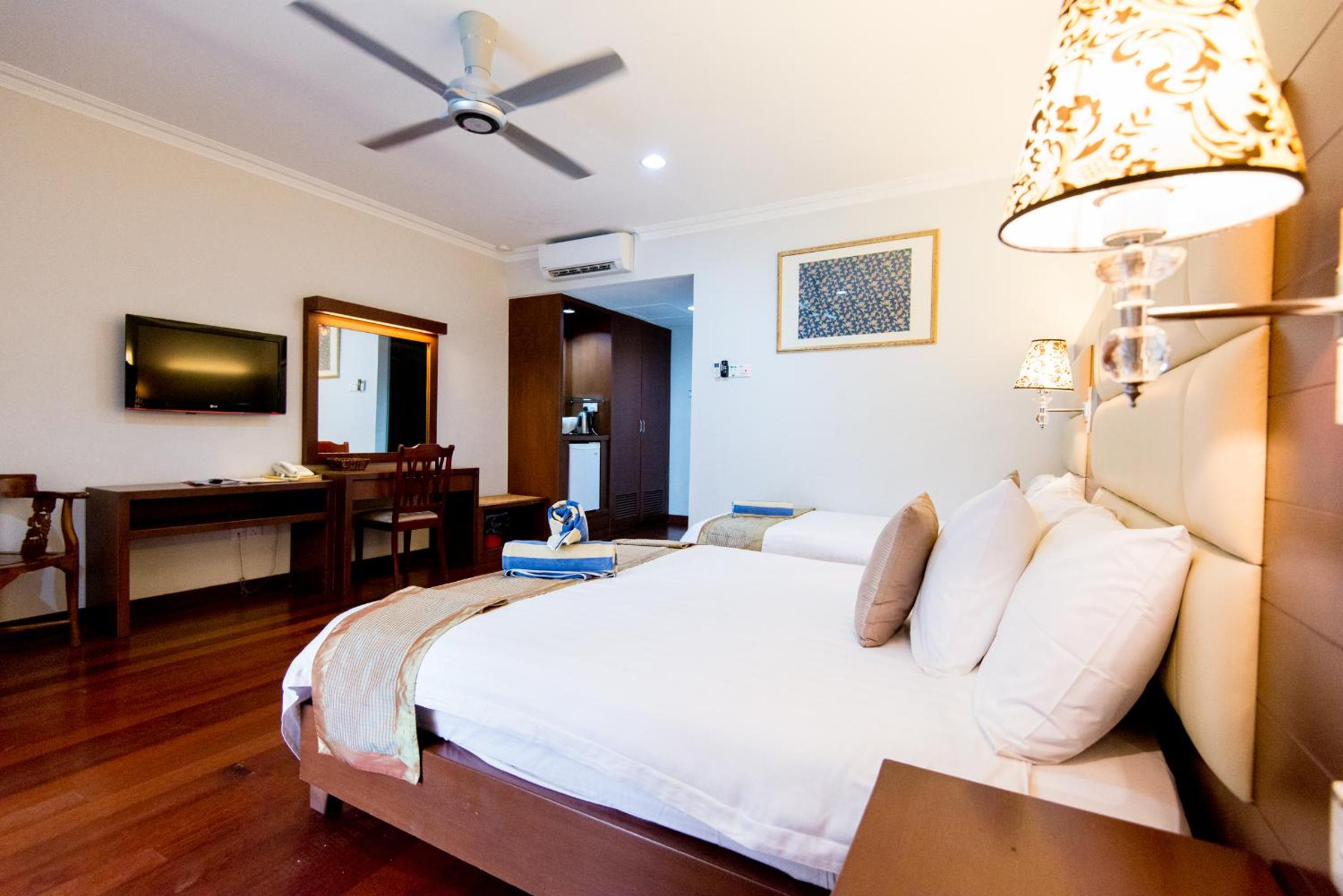 Deluxe Double or Twin Room with Sea View - Photo 10