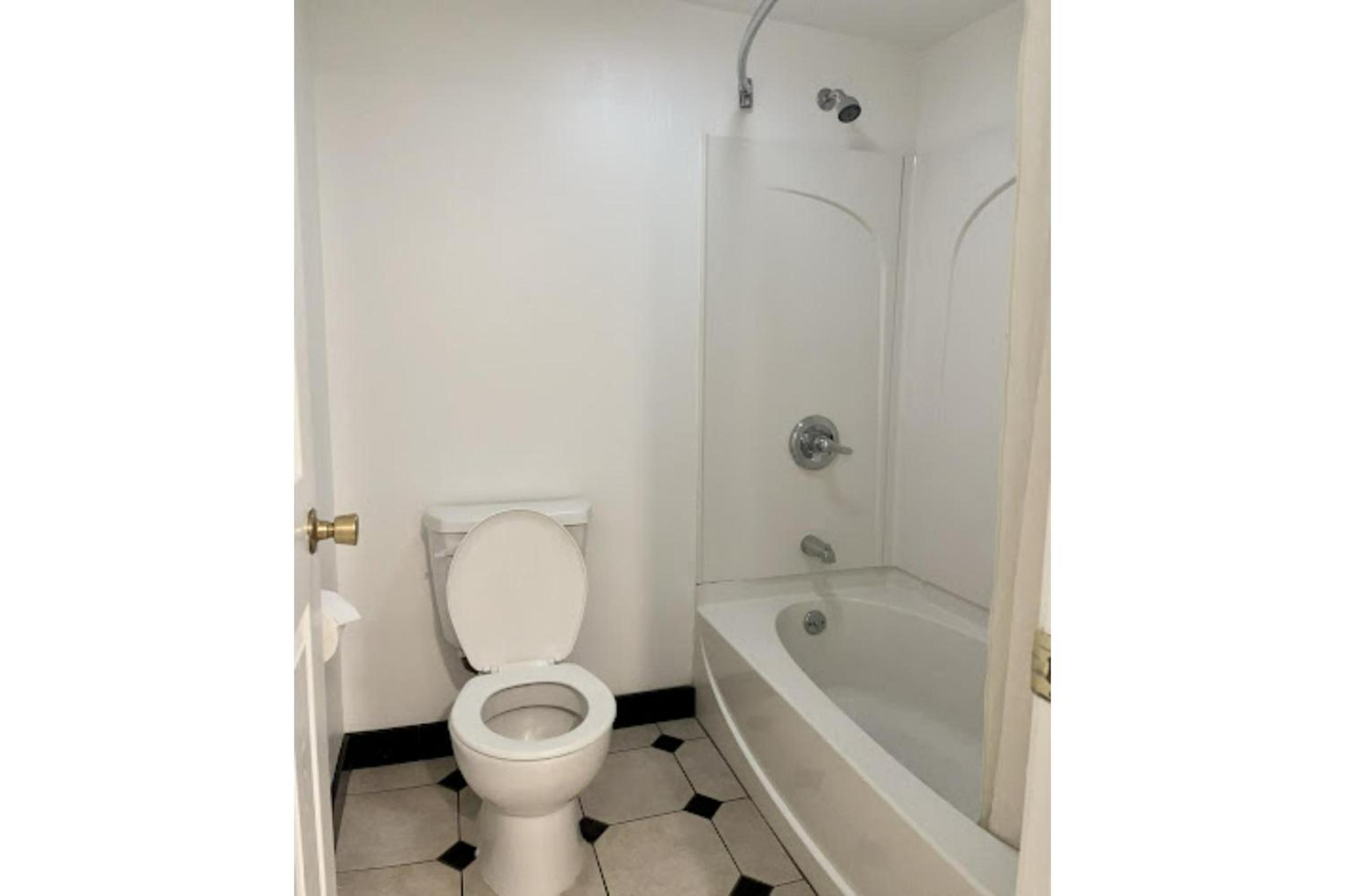 King Bed with Kitchenette Non-Smoking - Photo 5