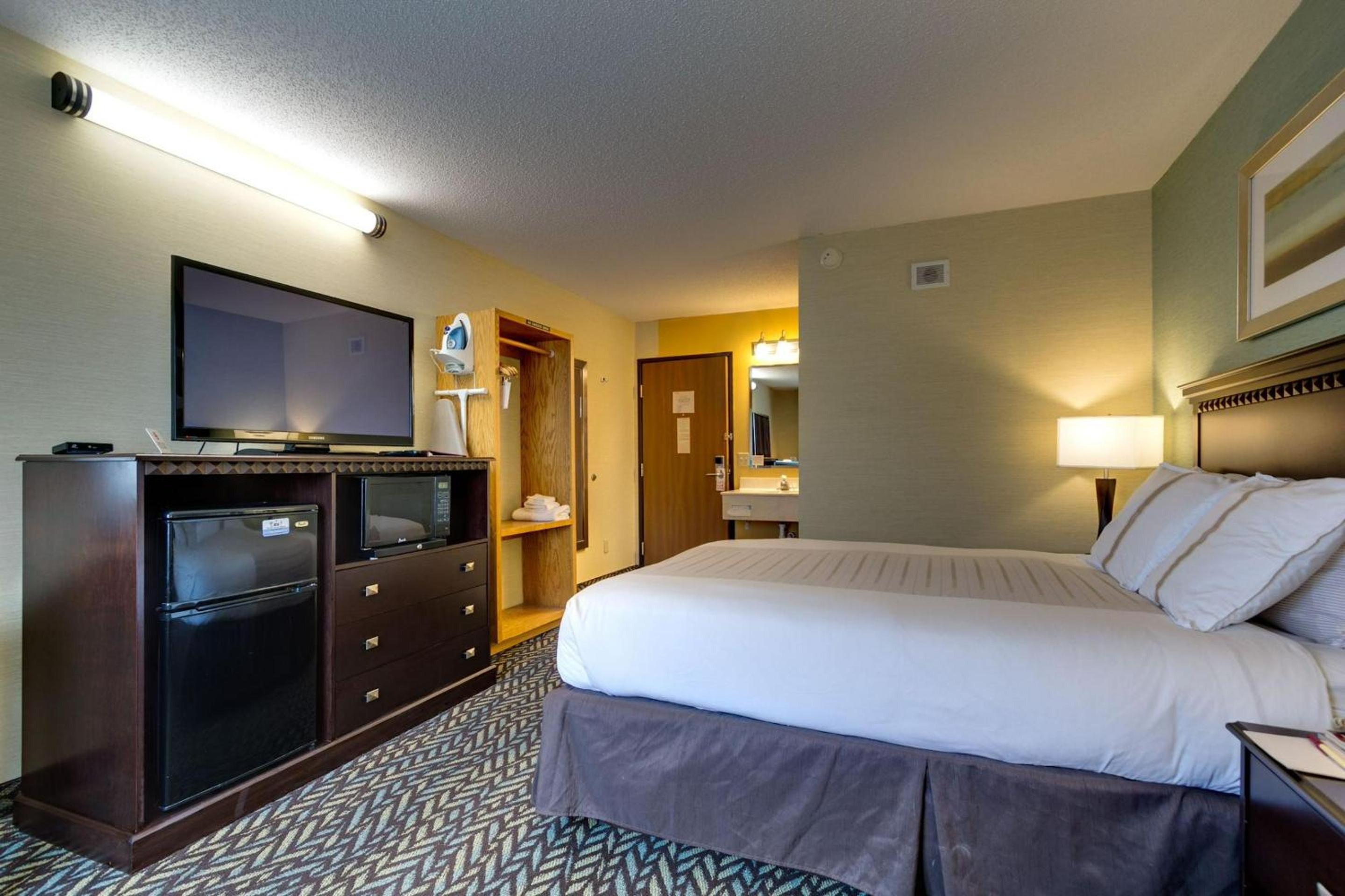 Suite - Queen Bed Non-Smoking photo 3