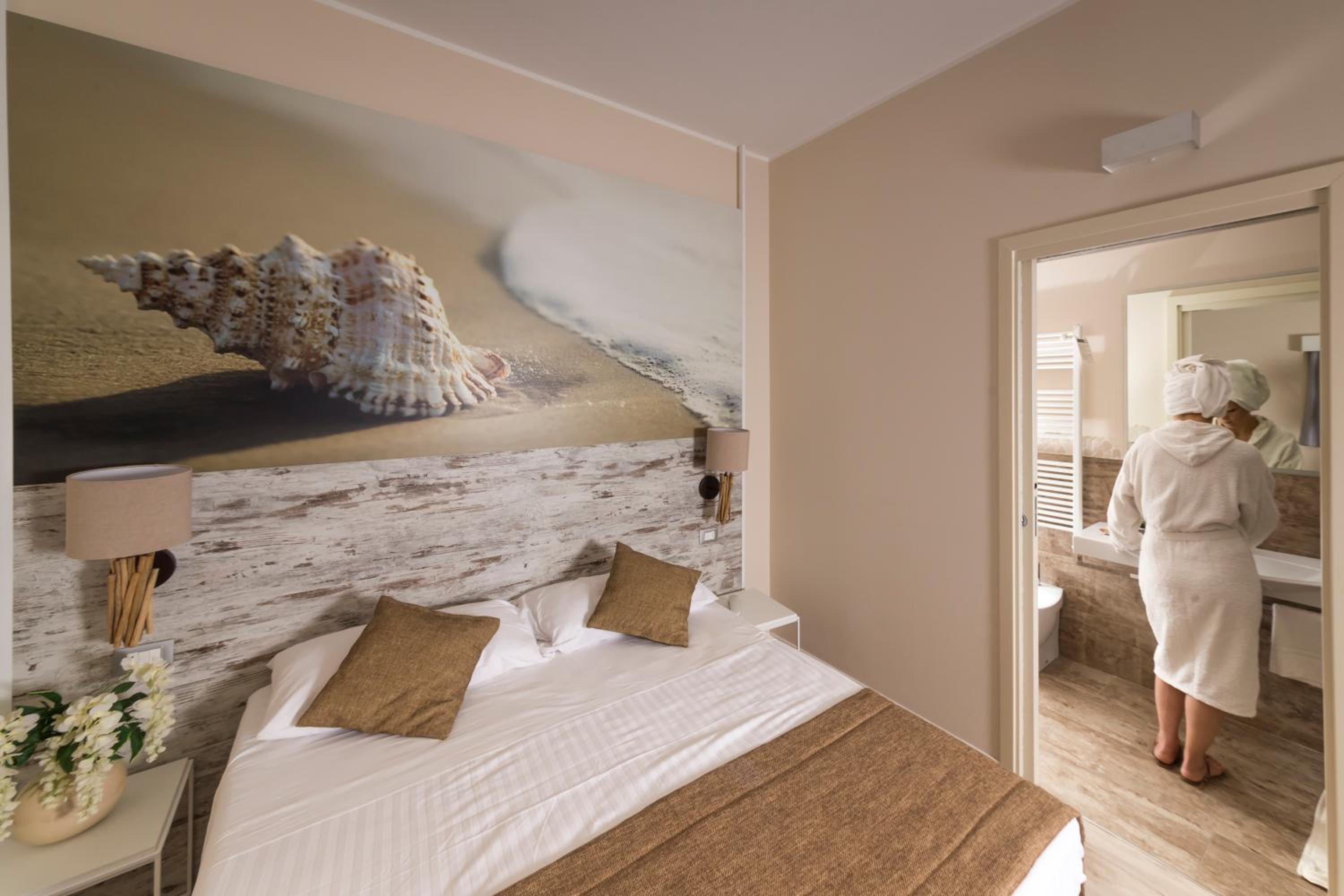 Junior Suite with Sea View - Photo 3