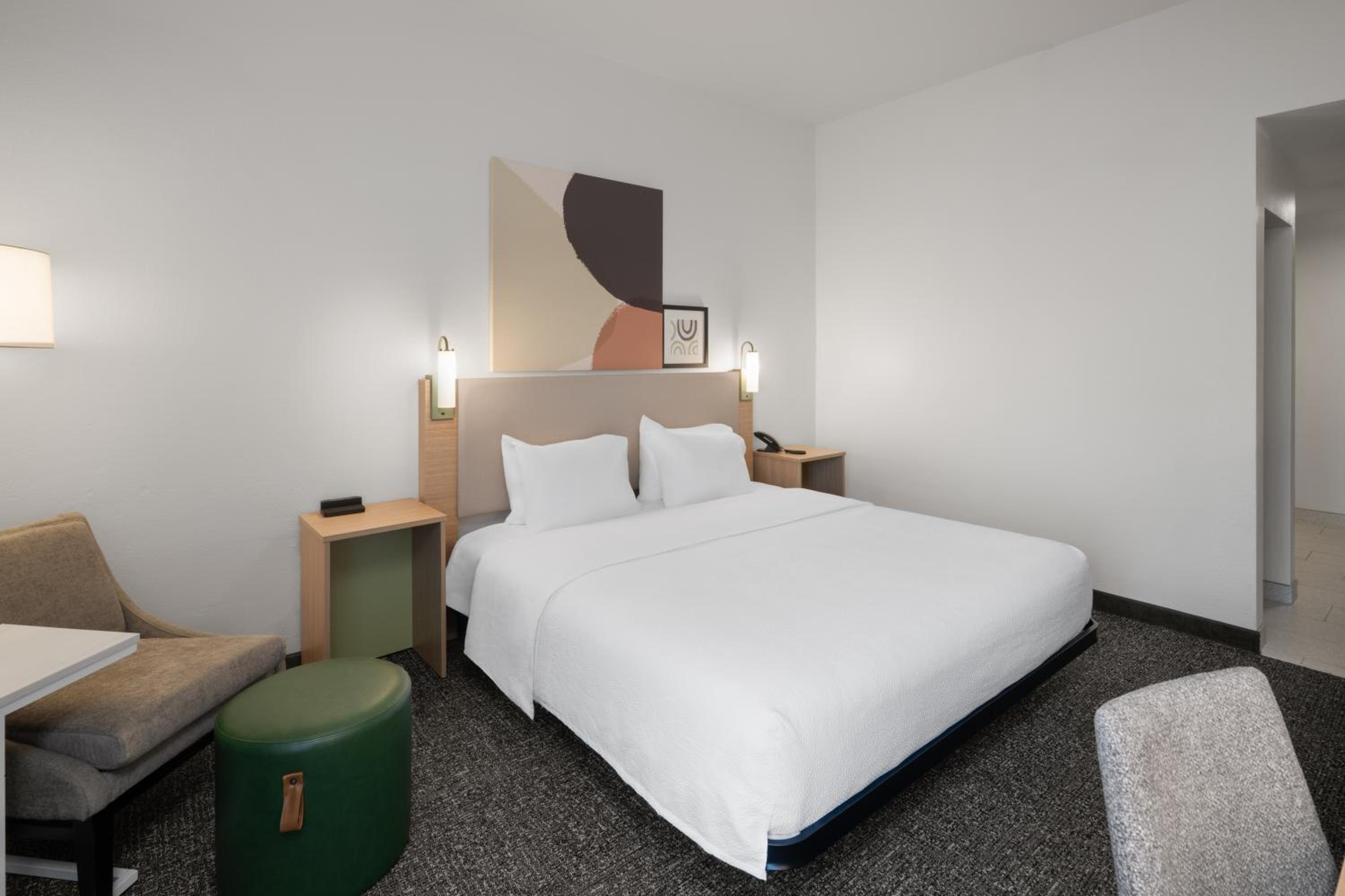 King Room with Bath Tub - Mobility/Hearing Access
