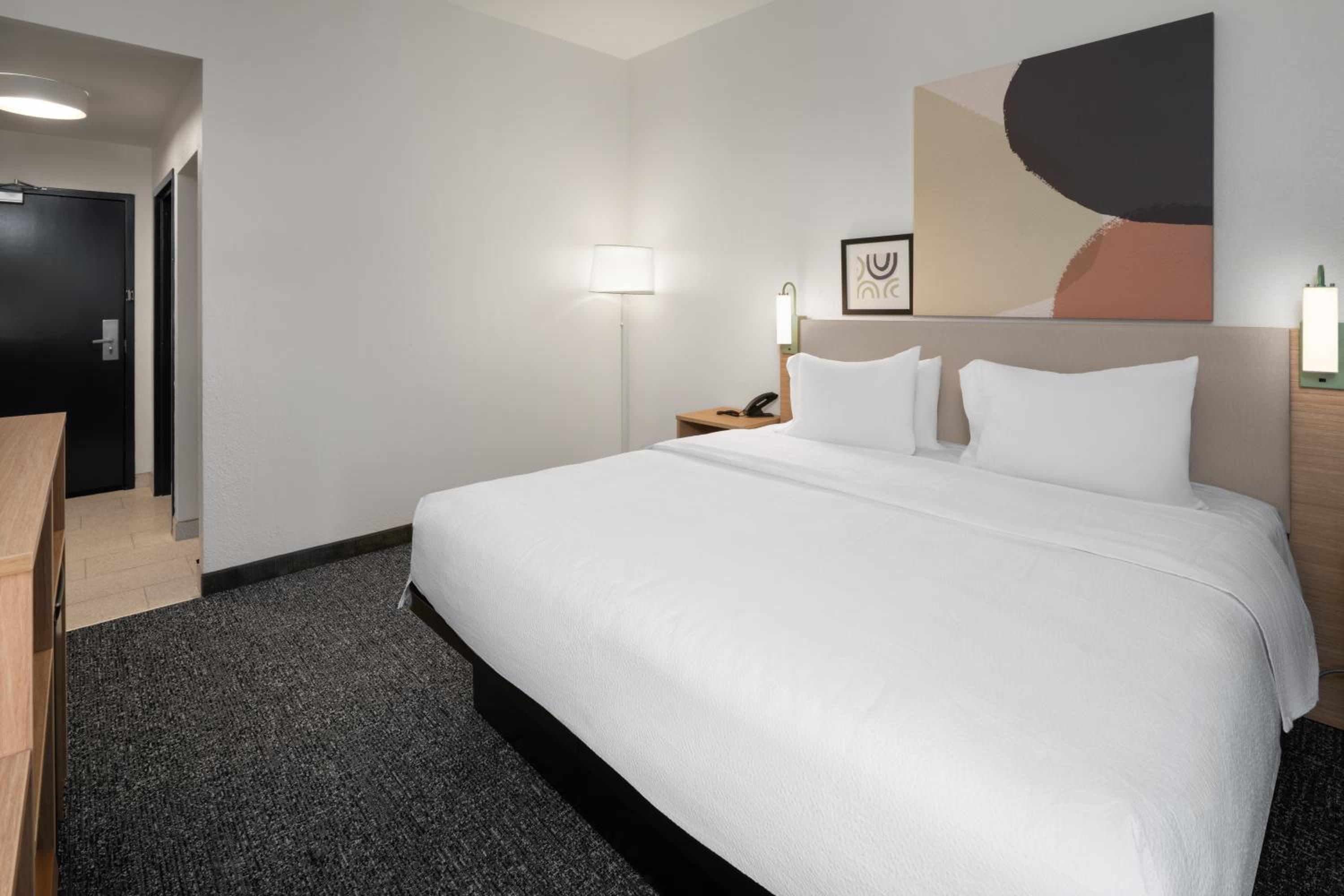 King Room with Sofa Bed - Non-Smoking - Photo 1